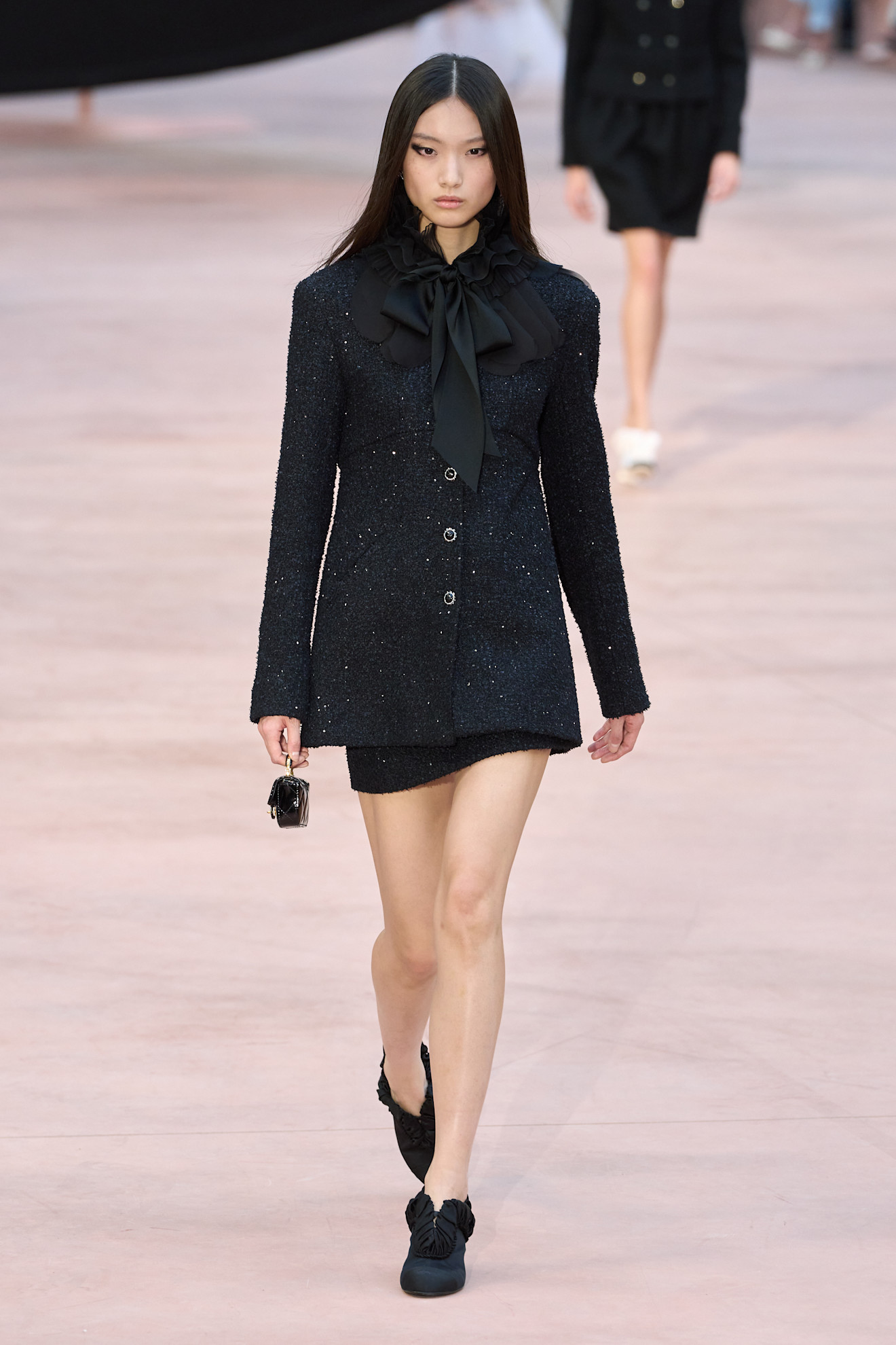 Chanel البليزر الطويلة مع التنورة من