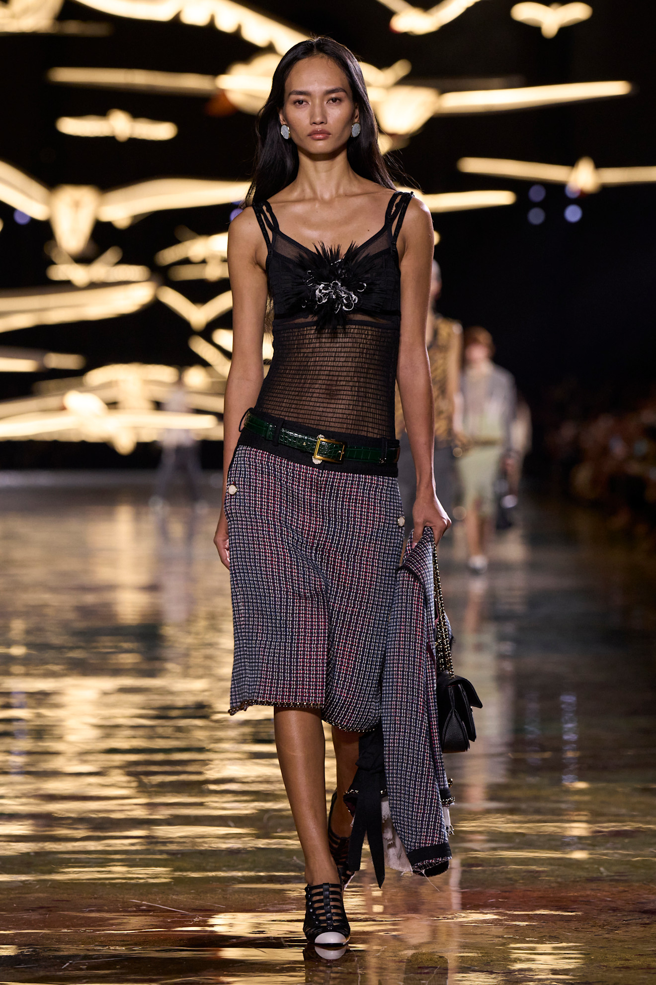 Chanel العارضة منى بوجيل في عرض