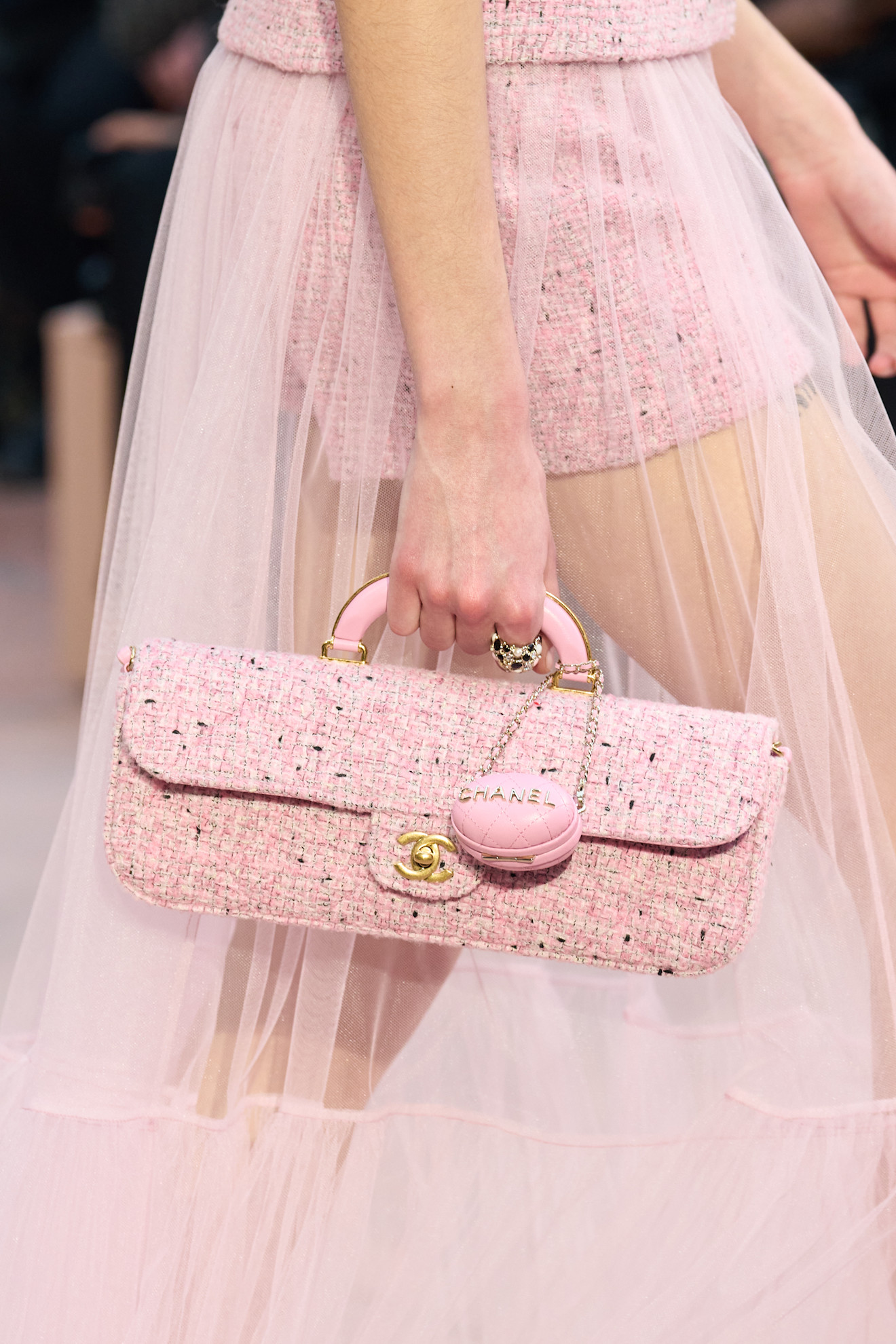 Chanel حقيبة باغيت باللون الزهري من