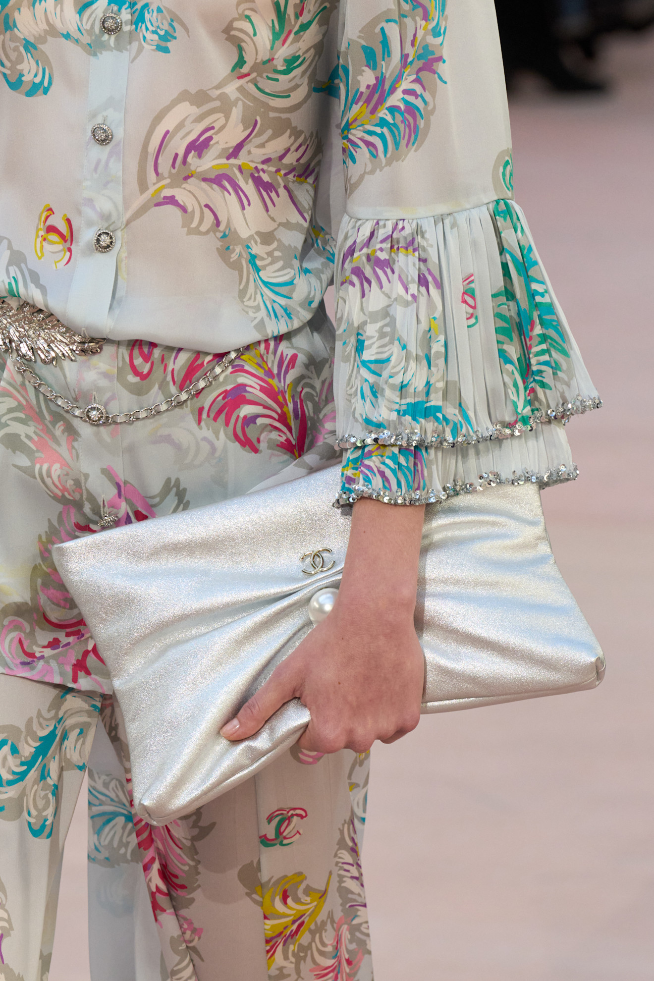 Chanel حقيبة من دون حمالات للسهرات من