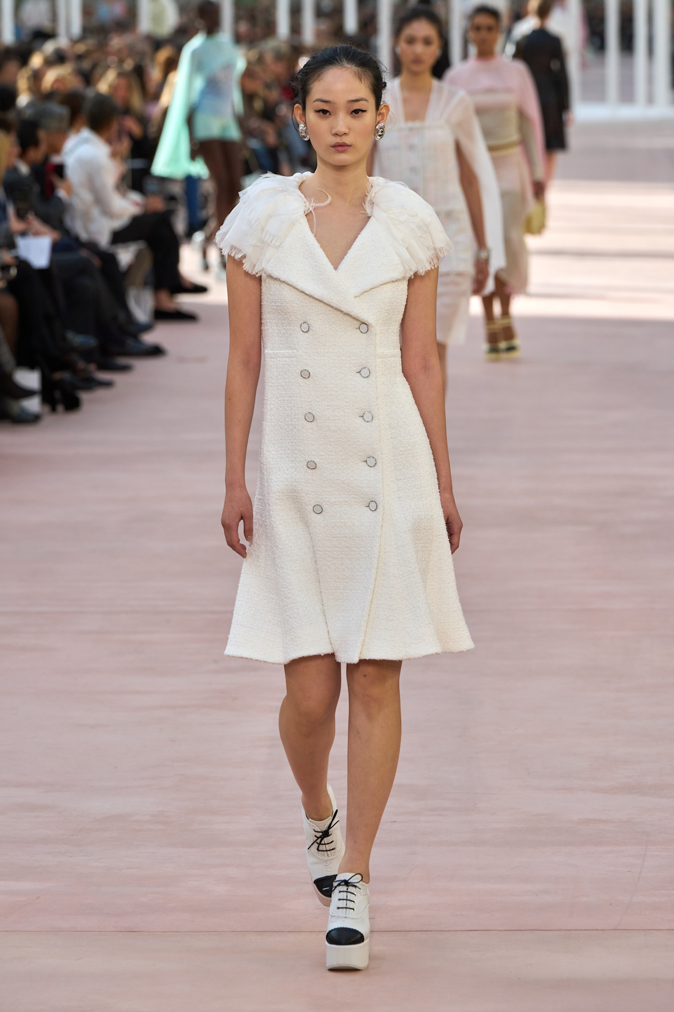 Chanel فستان أبيض كلاسيكي من