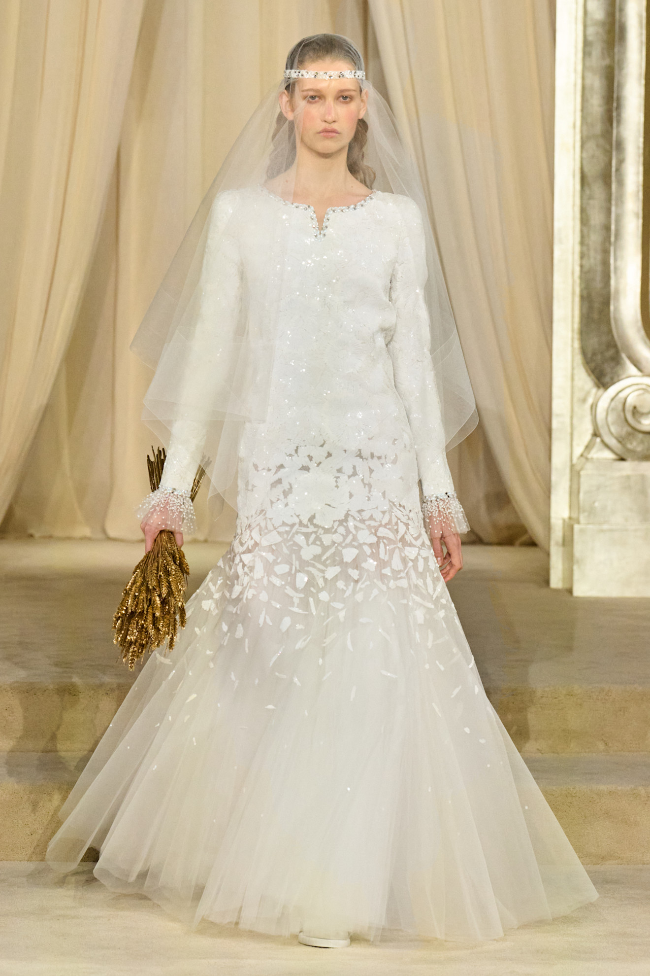من عرض أزياء "شانيل" CHANEL  للأزياء الراقية لموسم خريف وشتاء 2025-2026