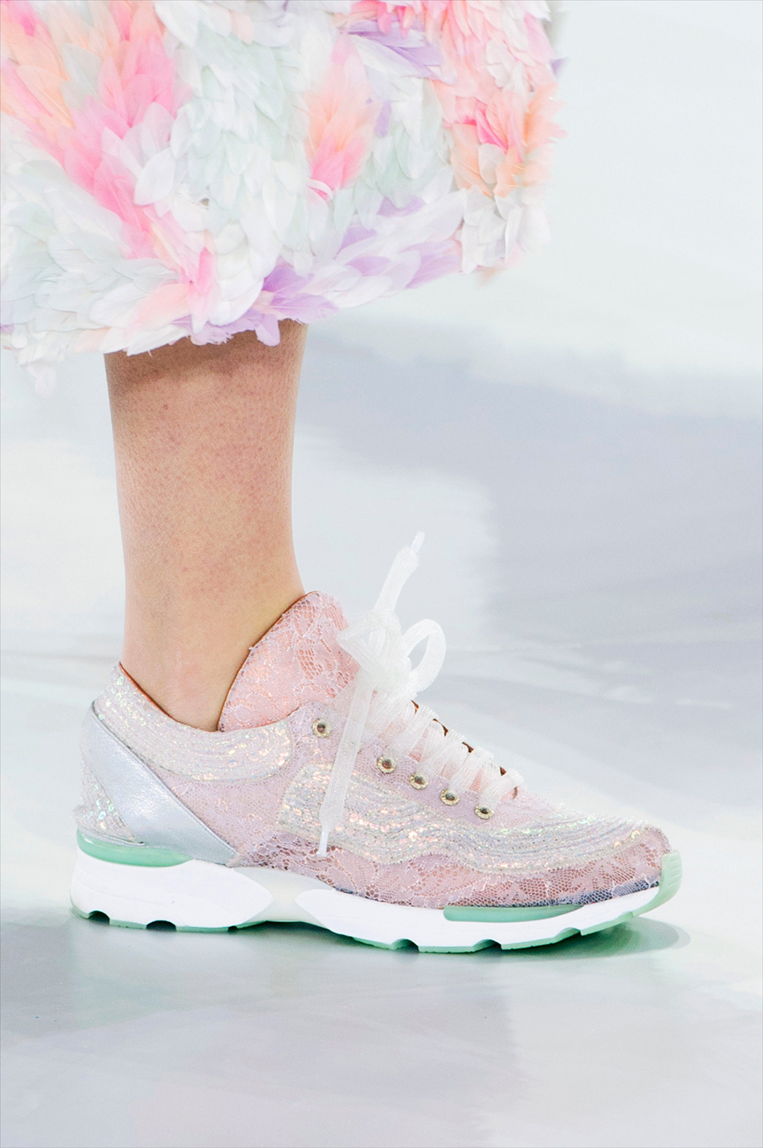 من مجموعة "شانيل" CHANEL لربيع وصيف 2014 للأزياء الراقية