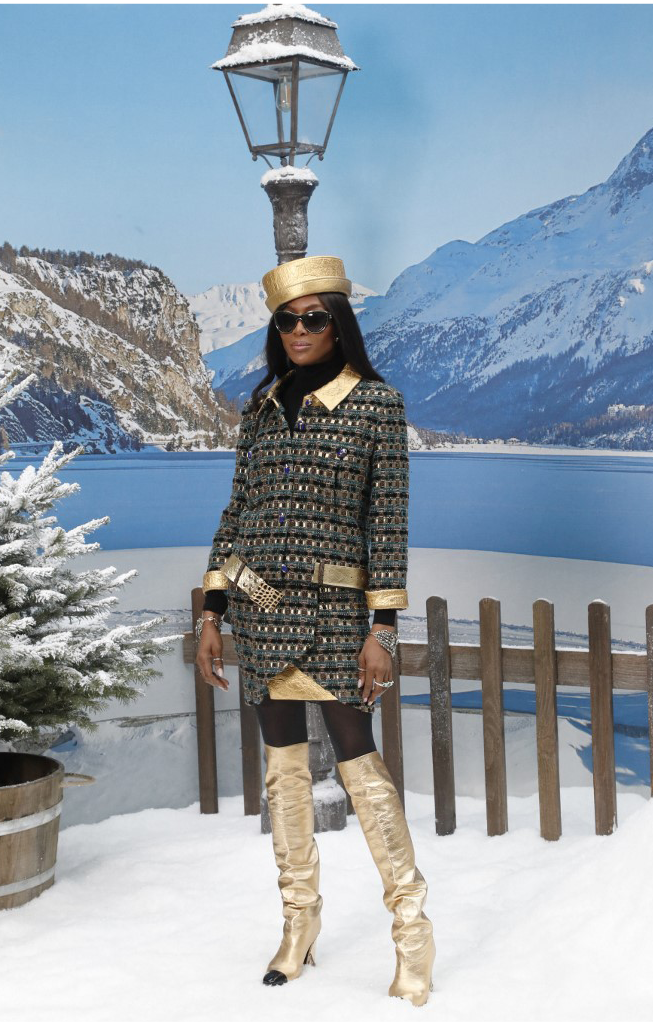 "نعومي كامبل" Naomi Campbell في عرض أزياء "شانيل" CHANEL