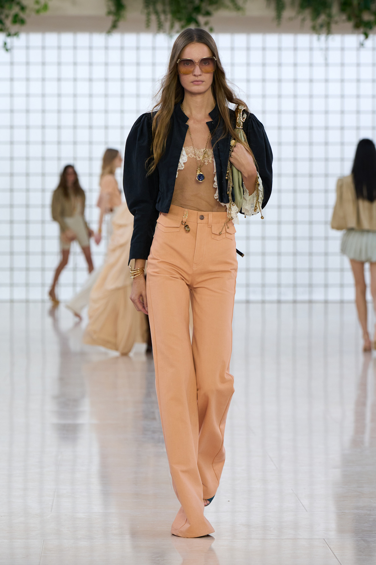 Chloe تنسيق ألوان الباستيل من تدرجات البرتقالي من