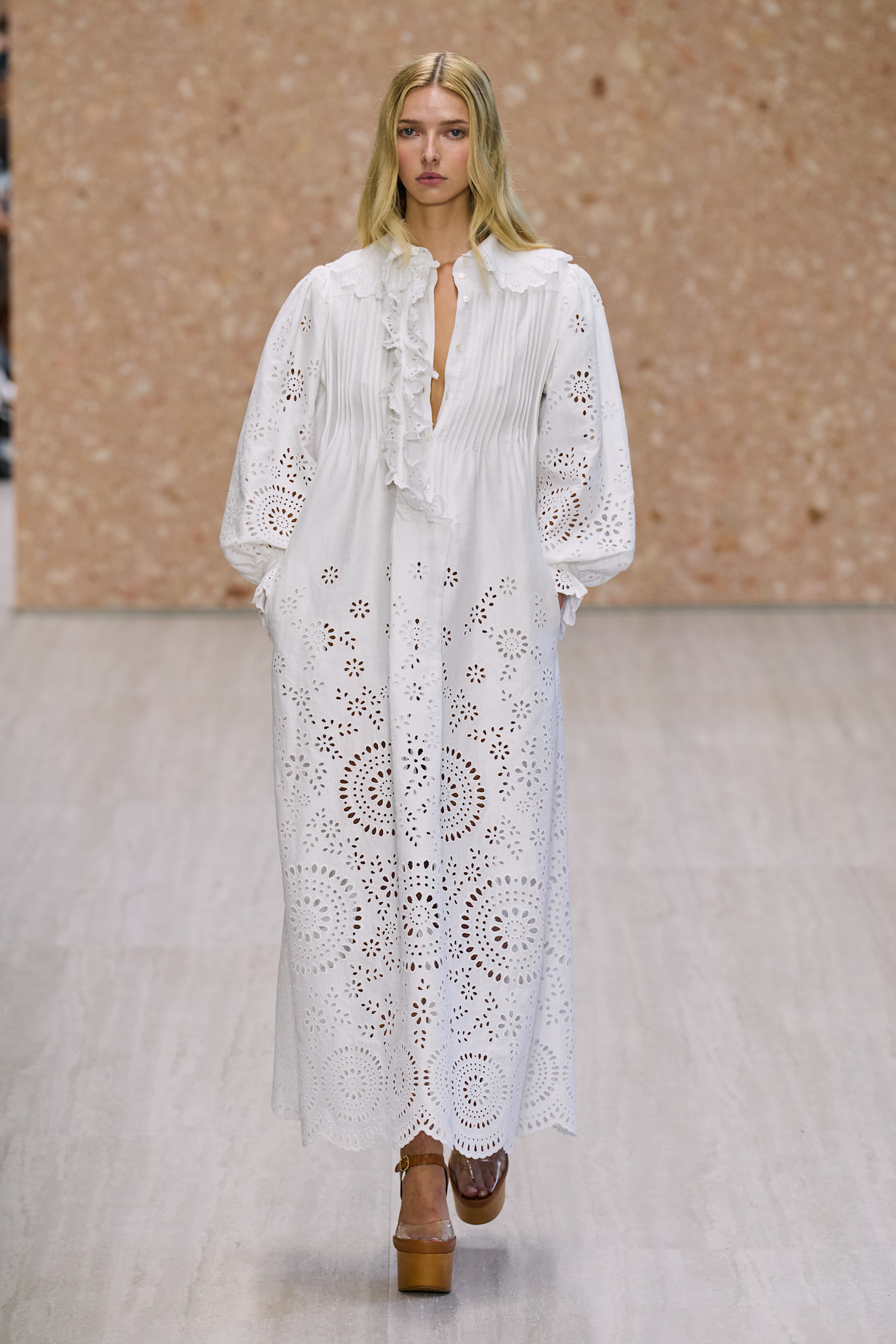 مجموعة دار "كلوي" Chloé لموسم ربيع وصيف 2027 