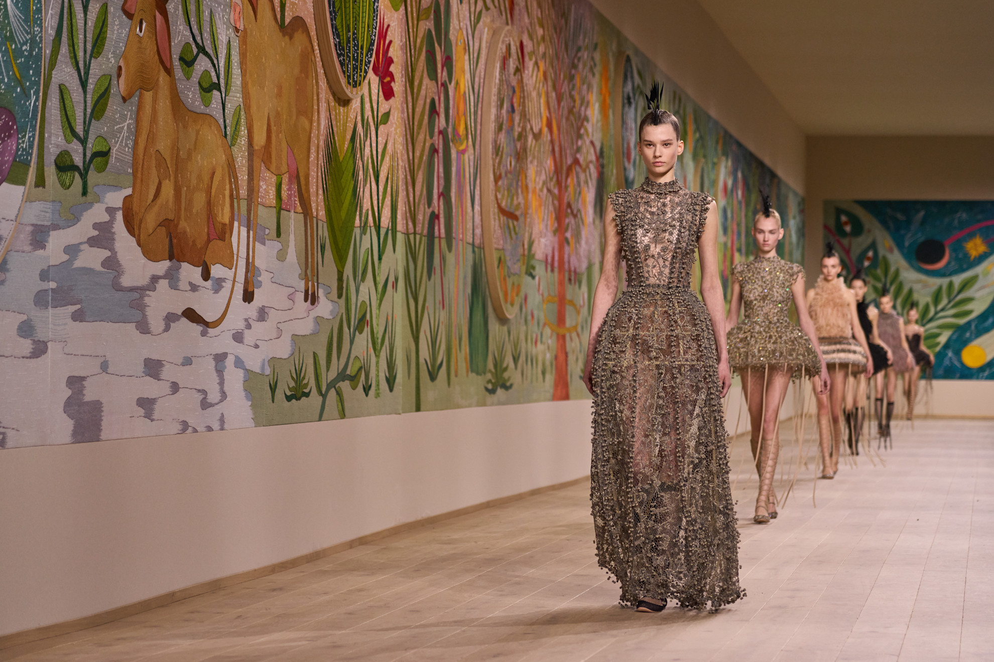 من عرض Dior للأزياء الراقية لموسم صيف 2025