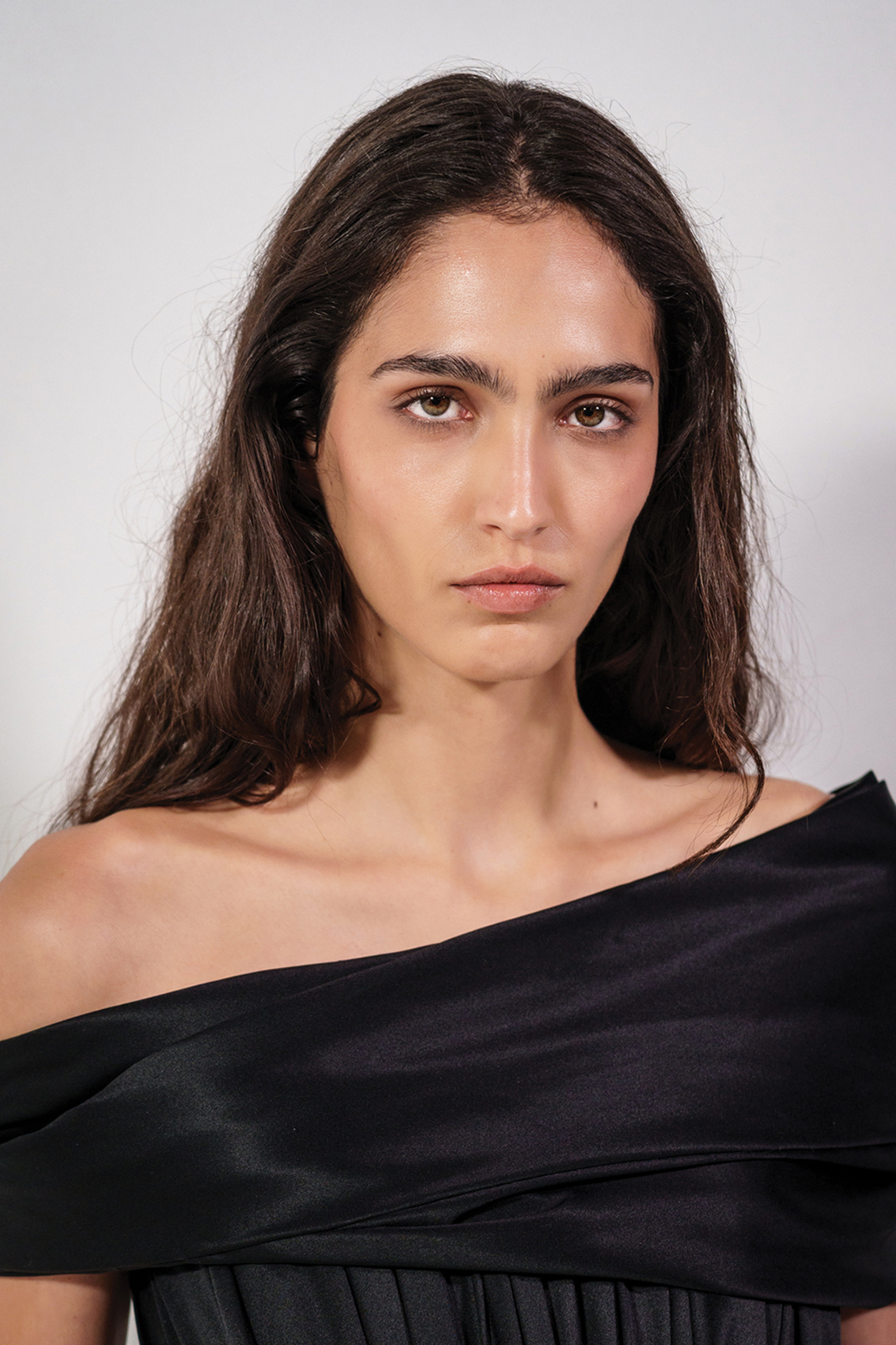 عارضة دار Christian Dior