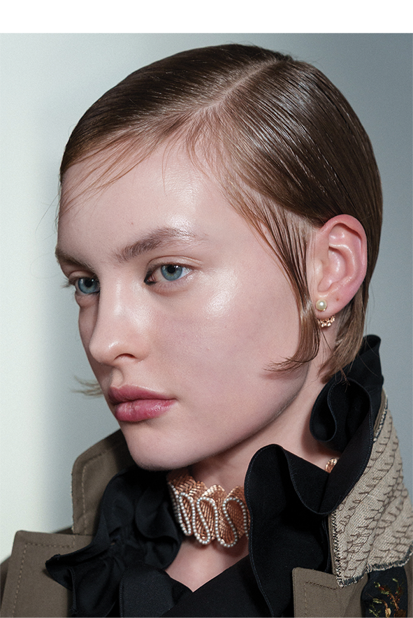 عارضة دار Christian_Dior