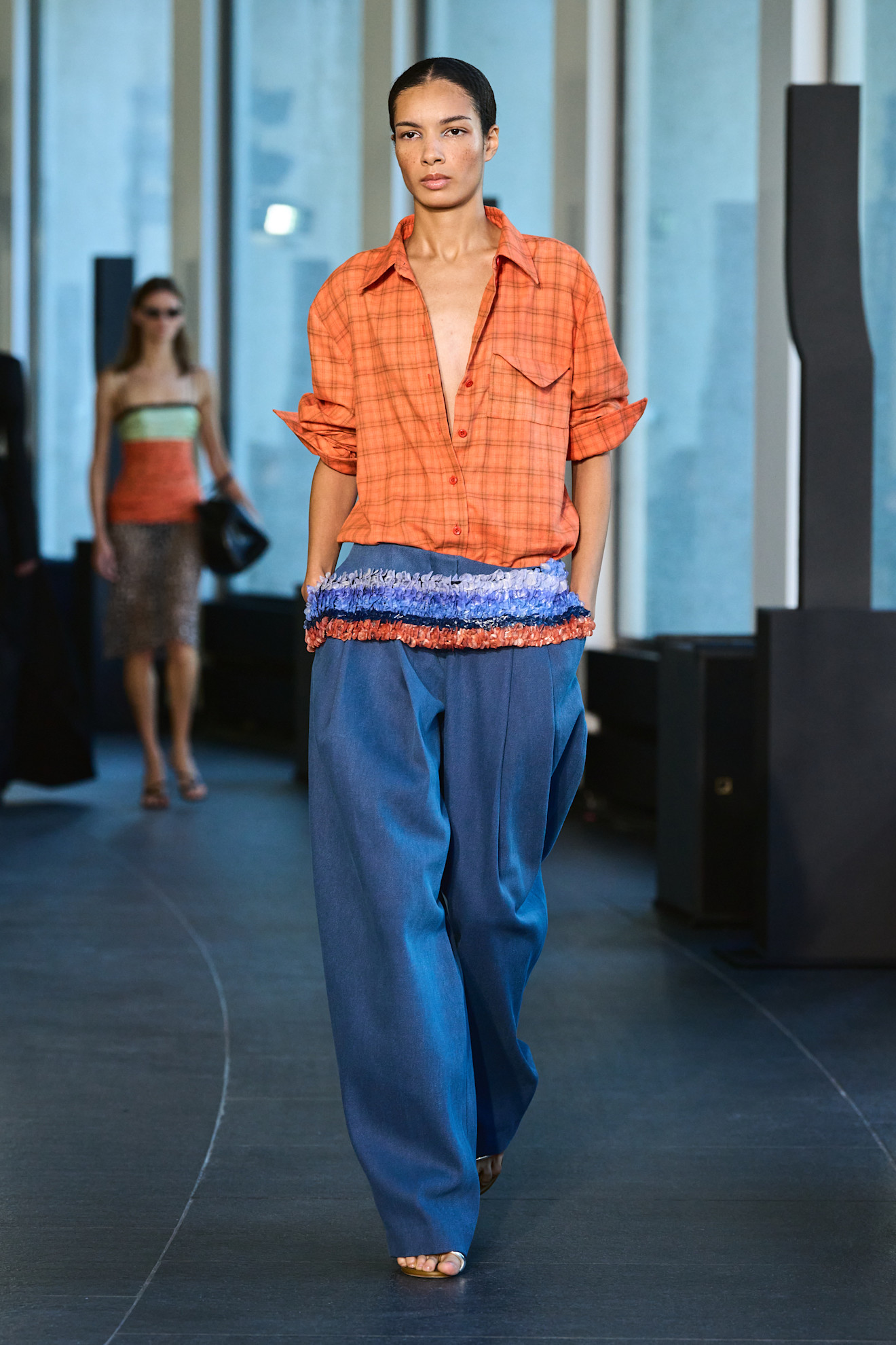 موضة القميص الكارو المرجاني