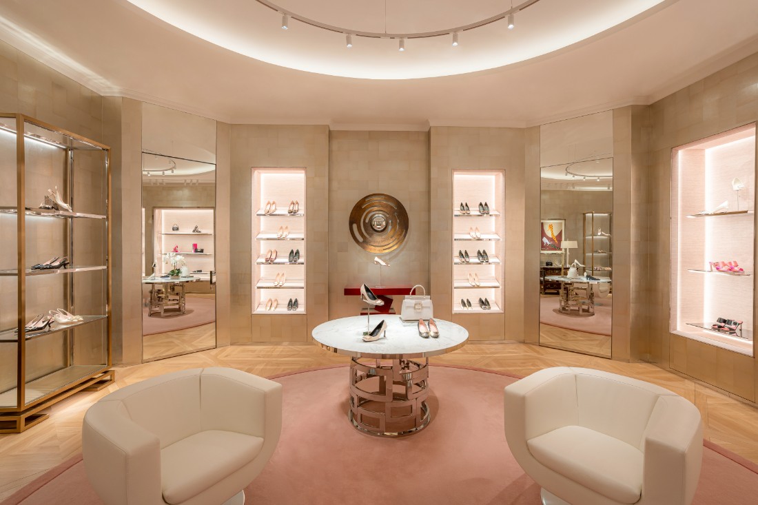 تجربة تسوّق غامرة تنقل الضيوف إلى عالم "روجيه ڤيڤييه"