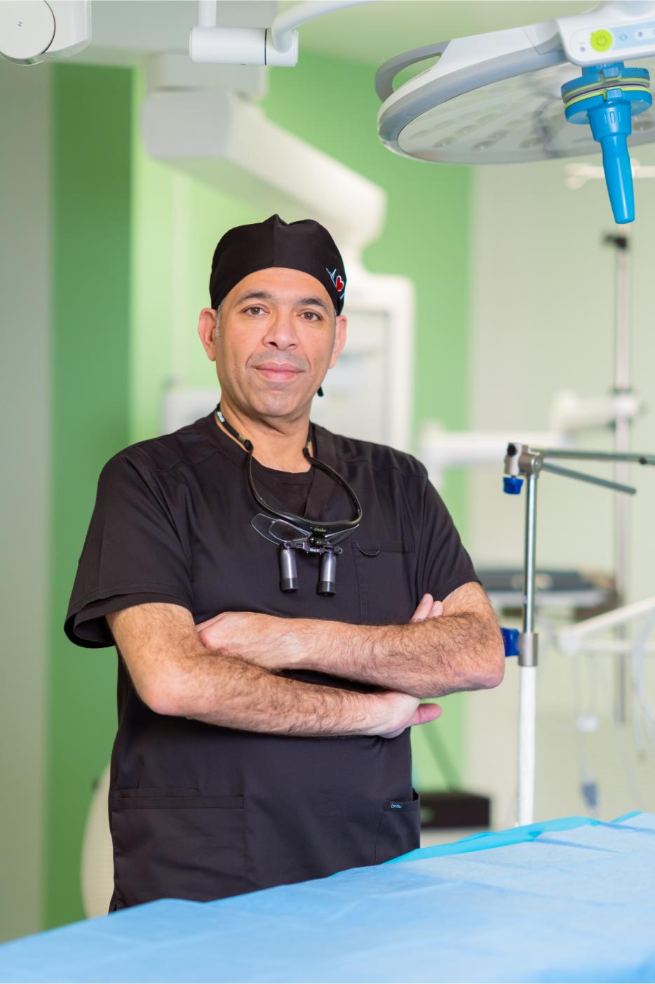 الدكتور عمرو الأركوبي – الاختصاصي في جراحة التجميل والترميم