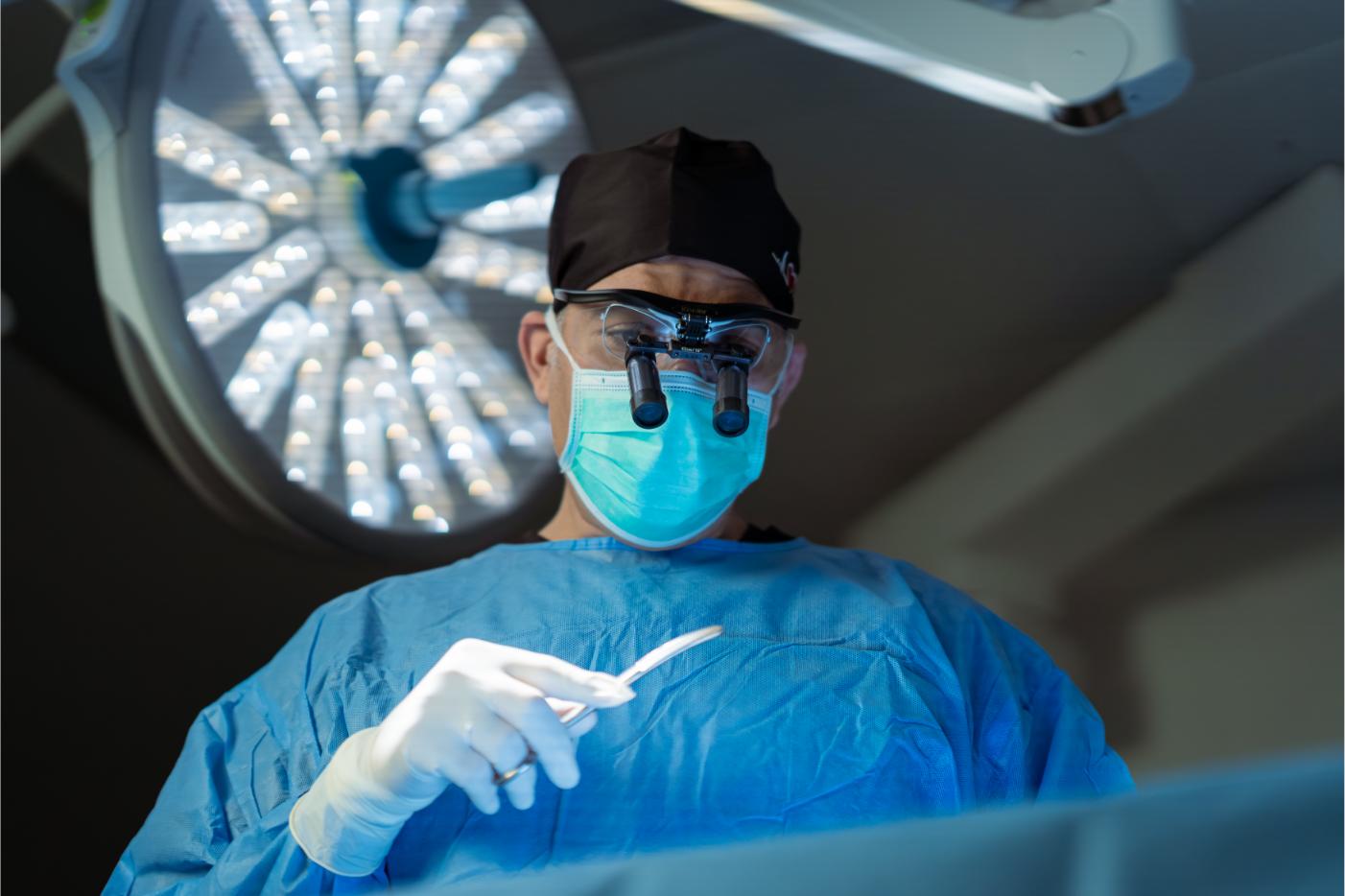 الدكتور عمرو الأركوبي – الاختصاصي في جراحة التجميل والترميم