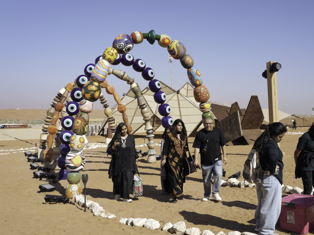 صحراء مليحة بالشارقة تشهد انطلاق النسخة الثانية لمهرجان تنوير بأمسية فنية موسيقية وتجربة إنسانية ملهمة