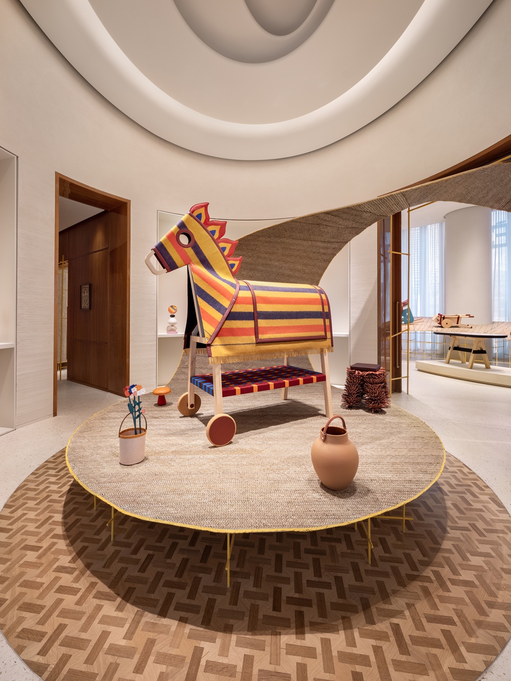 عالم petit h من Hermès يحطّ في دبي