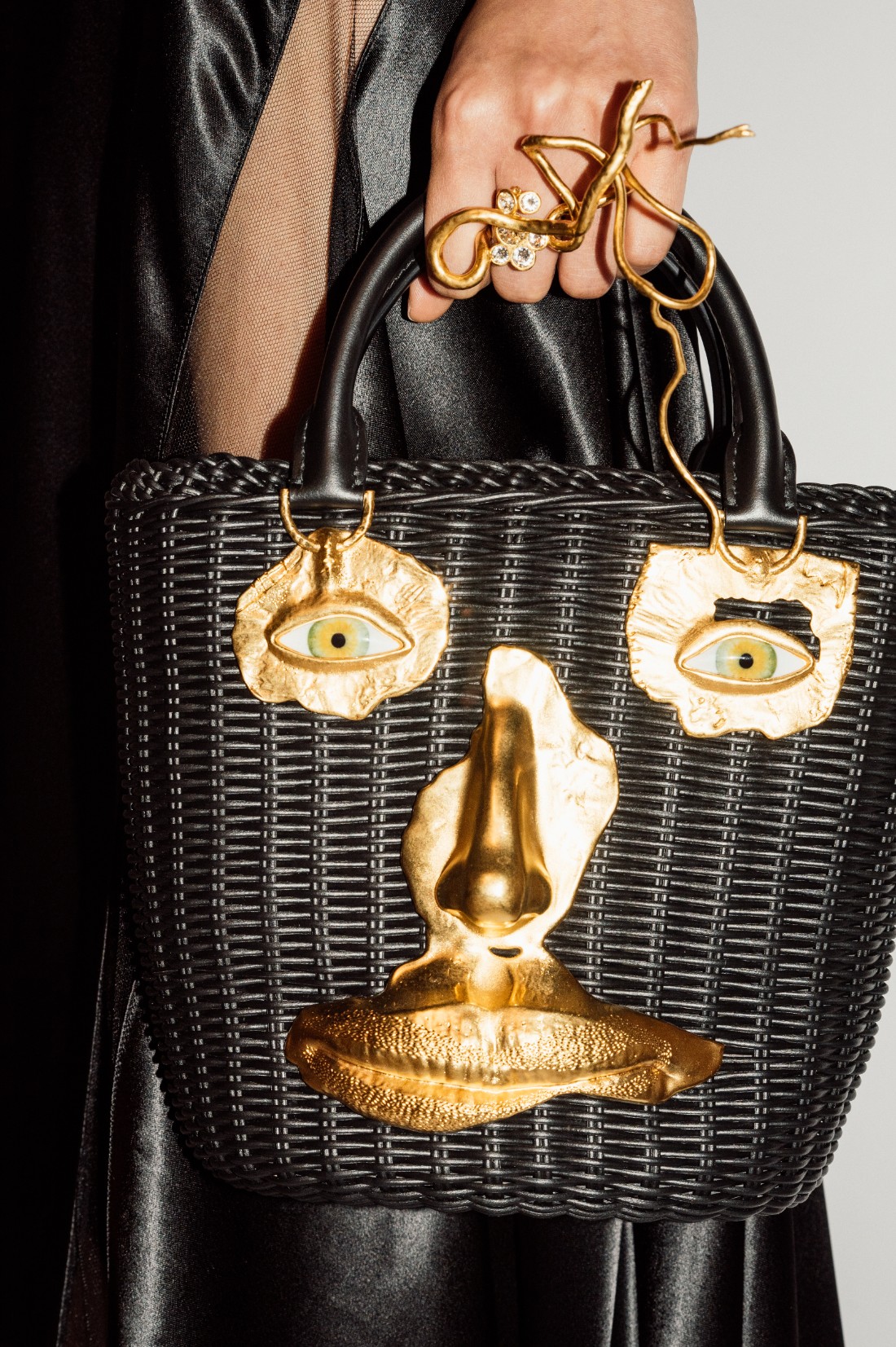 تبرز حقائب ‏Anatomy Basket‏ ‏‎ ‎و‏Face‏ كقطع أيقونية لهذا الموسم‎