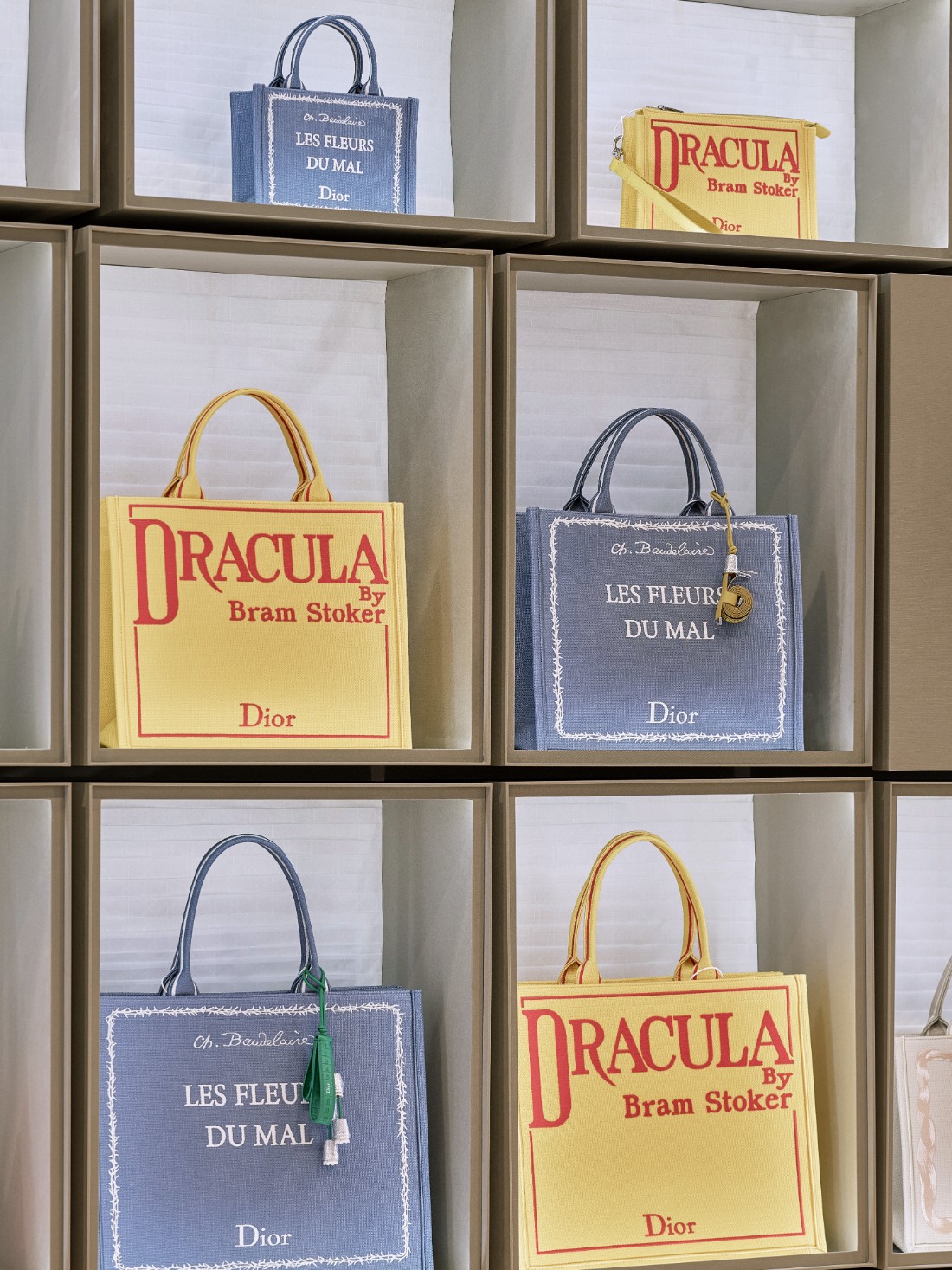 المتجر يعرض ابتكارات "جوناثان أندرسون" لدار "ديور" Dior