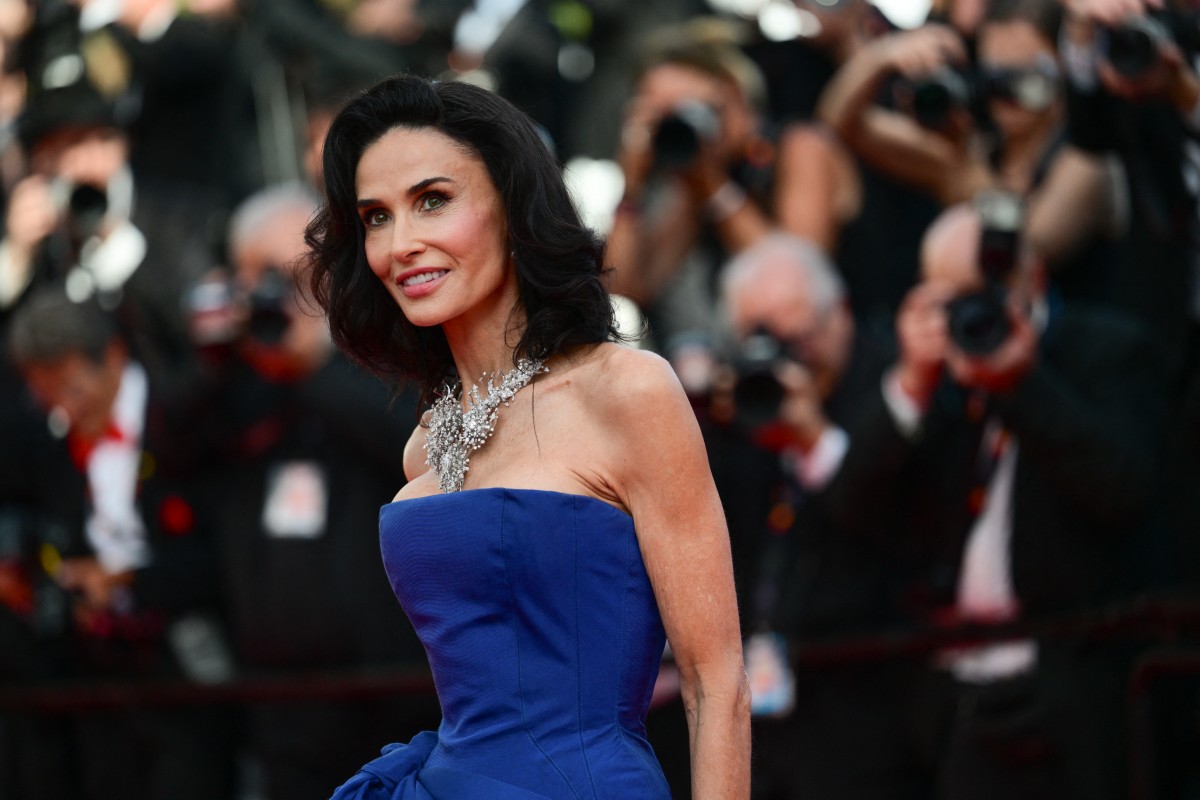اطلالة Demi Moore بمكياج سموكي ومات