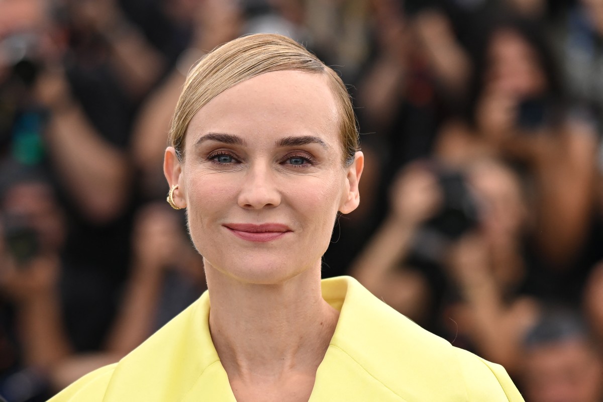 اطلالة Diane Kruger بالمكياج المشمشي الفاتح