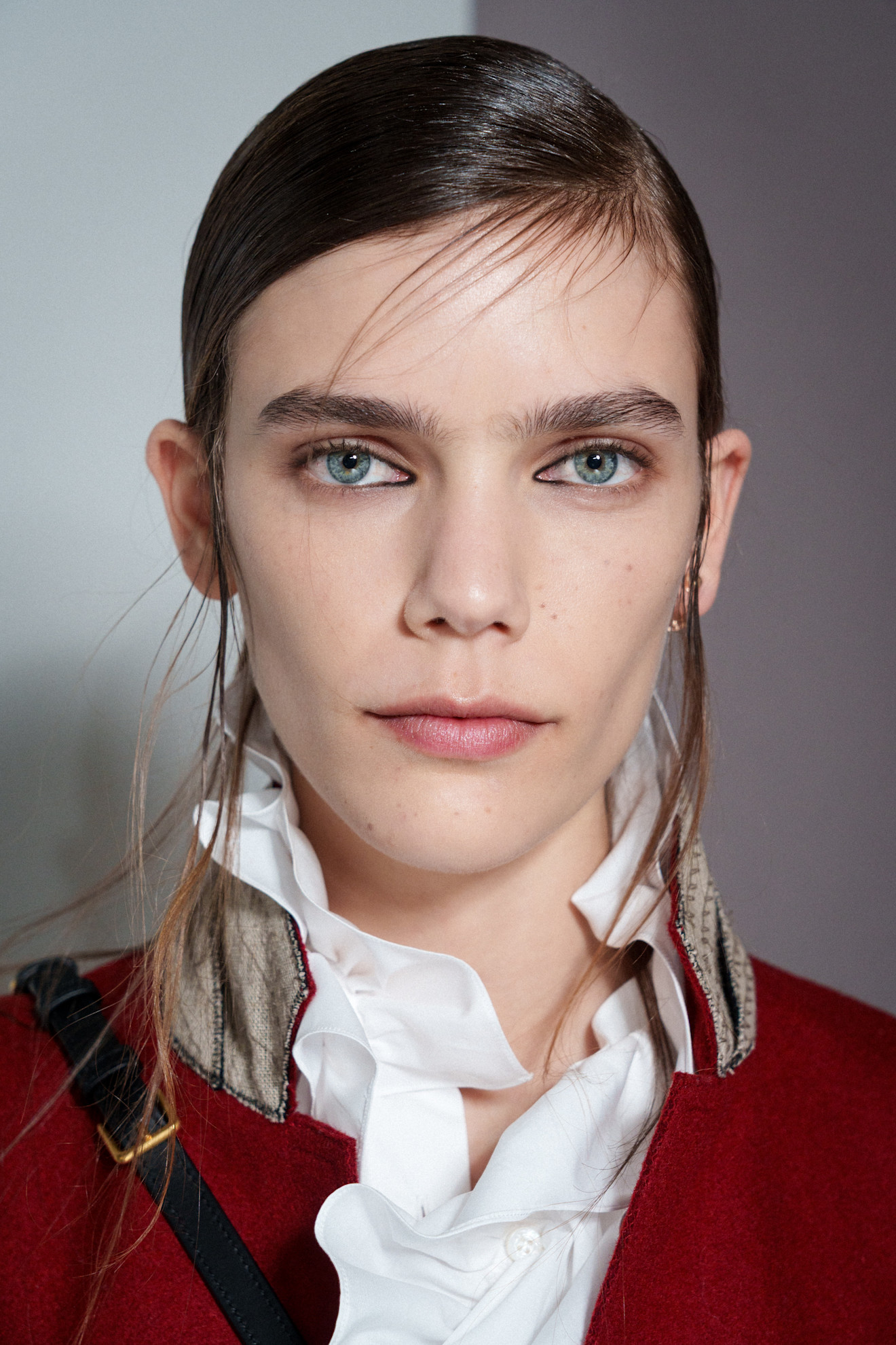 رسمات الآيلاينر العصرية والرفيعة على الجفون الداخلية