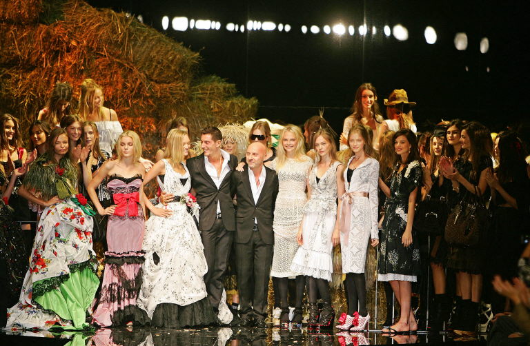 حوّل المصممان جمالية البحر الأبيض المتوسط الحالمة إلى علامة تجارية عالمية ‏