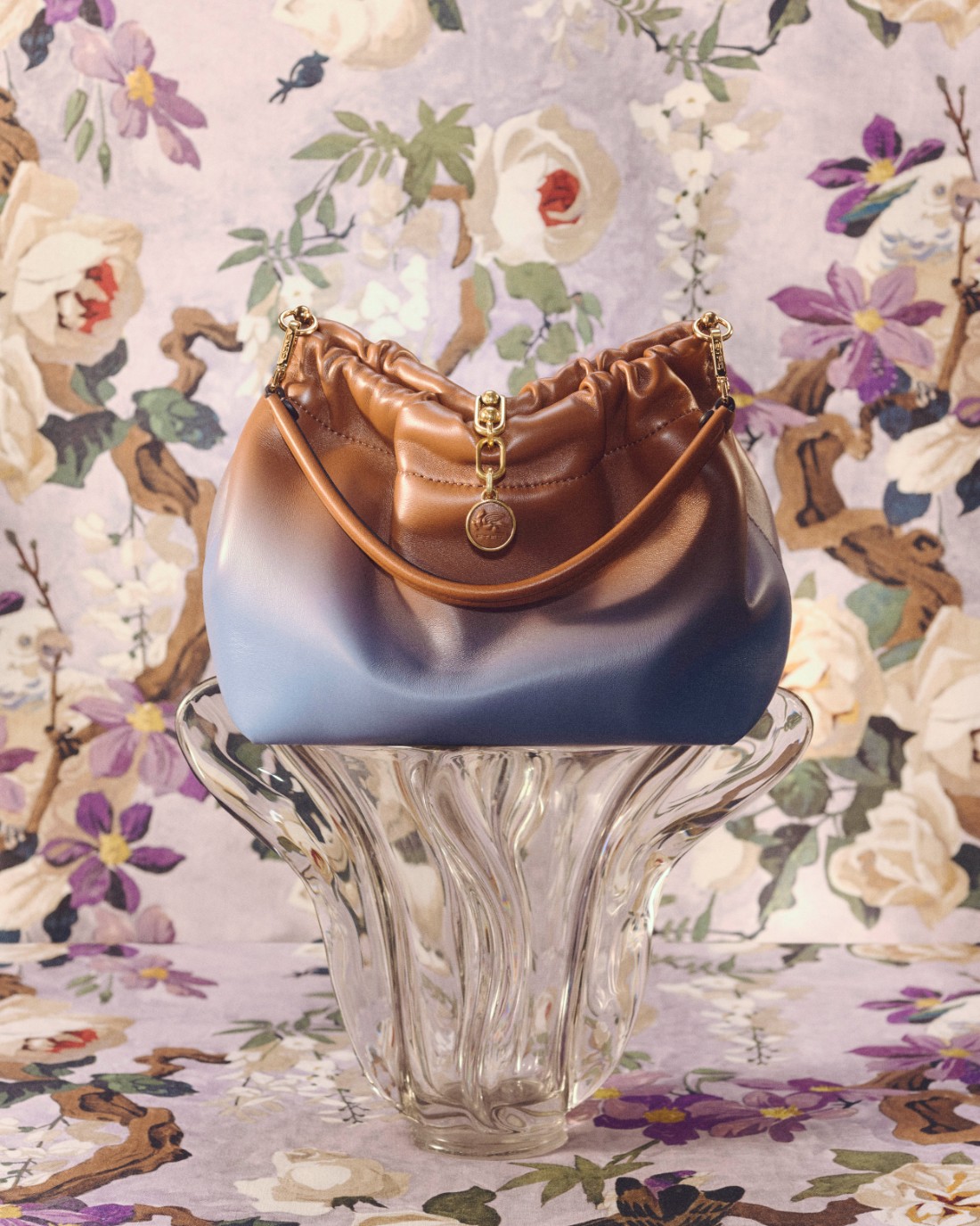 الحقيبة هي القطعة الأساسية ضمن تشكيلة موسم ما قبل خريف 2026