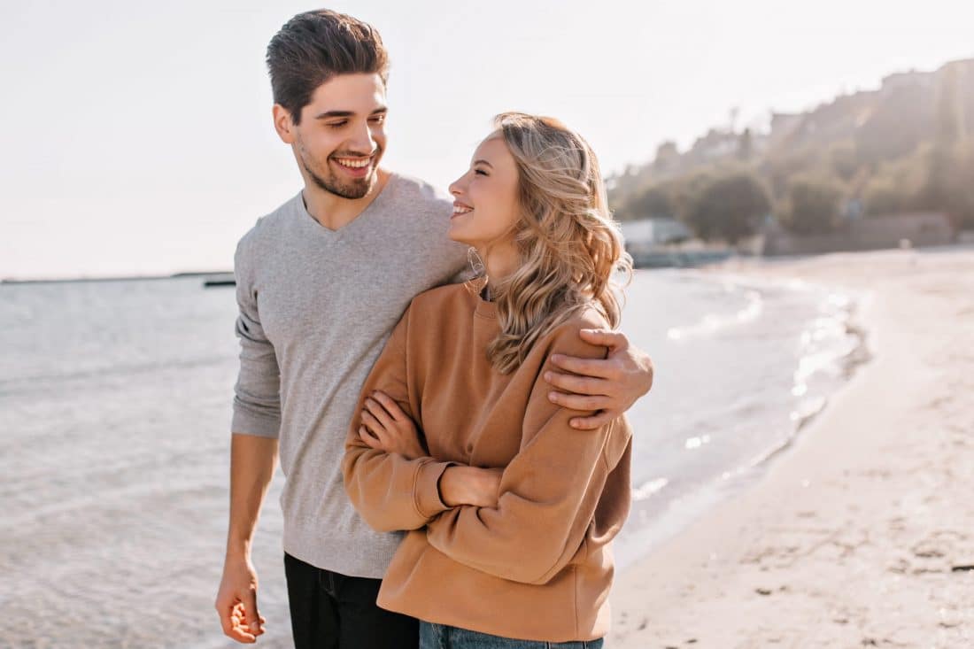 تجعلين رجل الأسد يقع في حبك؟