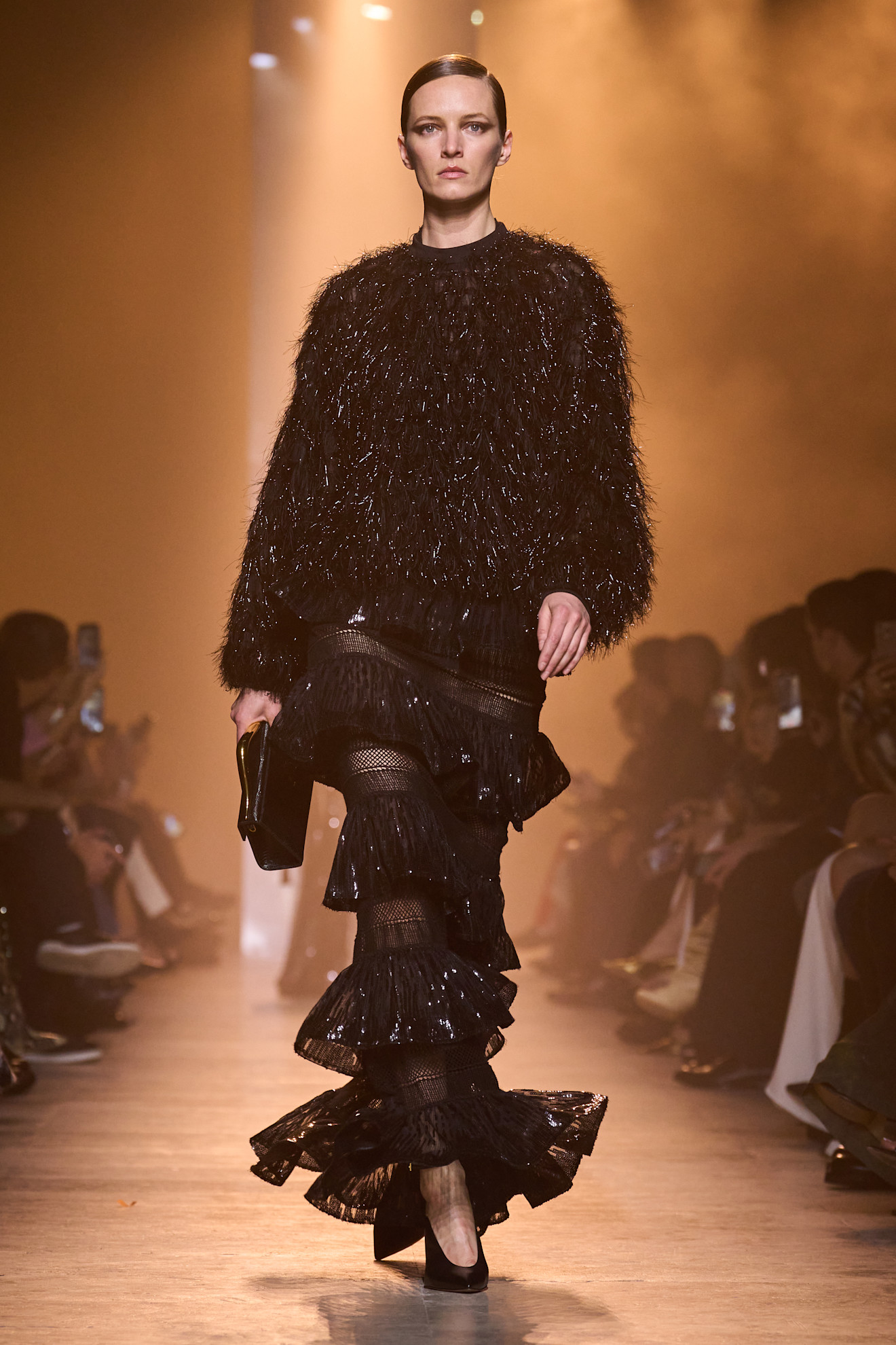 Elie Saab ارتداء التنورة الماكسي في المناسبات من
