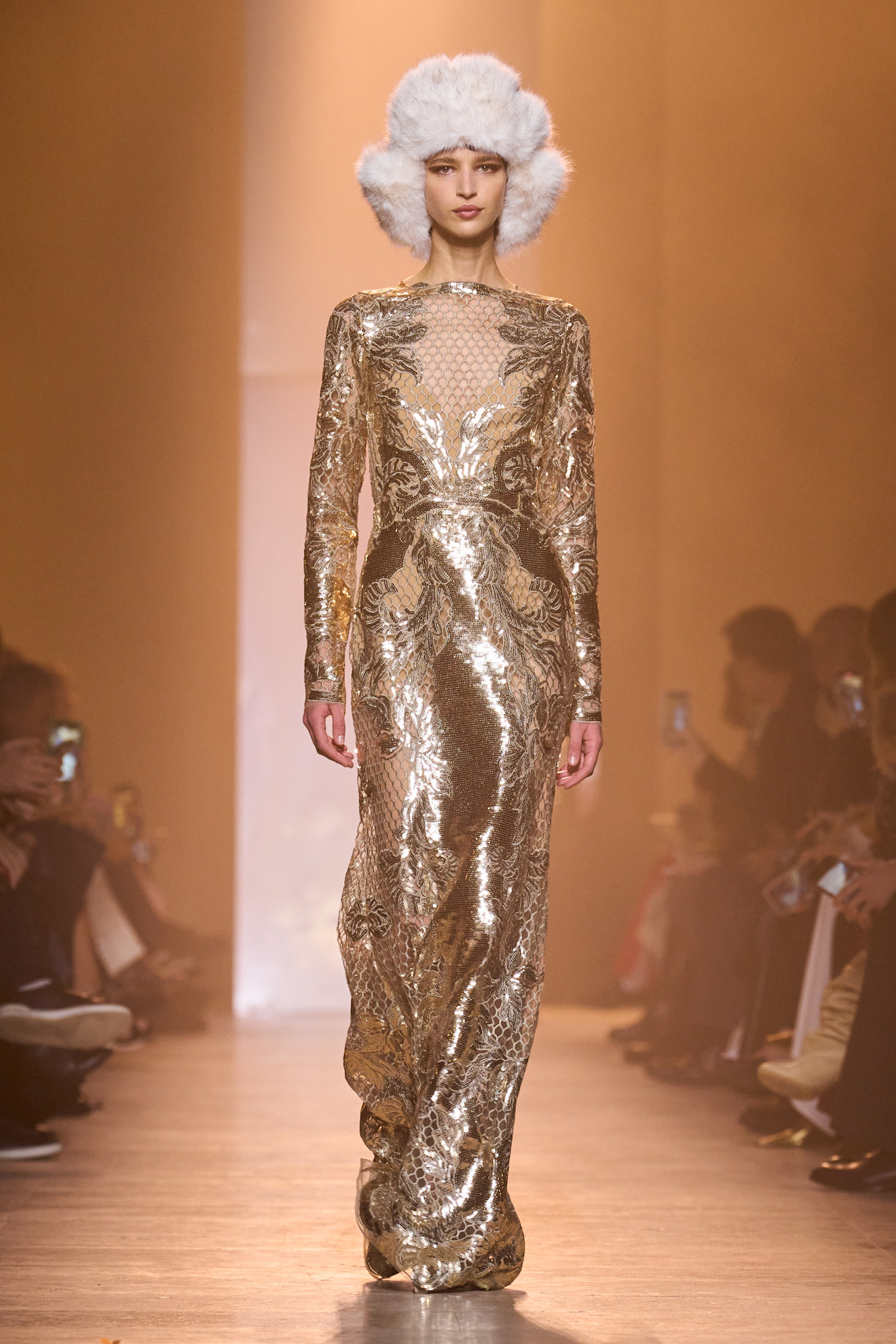 Elie Saab فستان ذهبي من