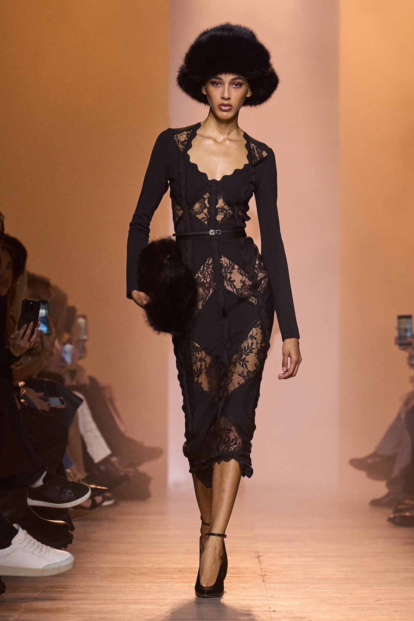 من مجموعة "إيلي صعب" Elie Saab لخريف وشتاء 2025