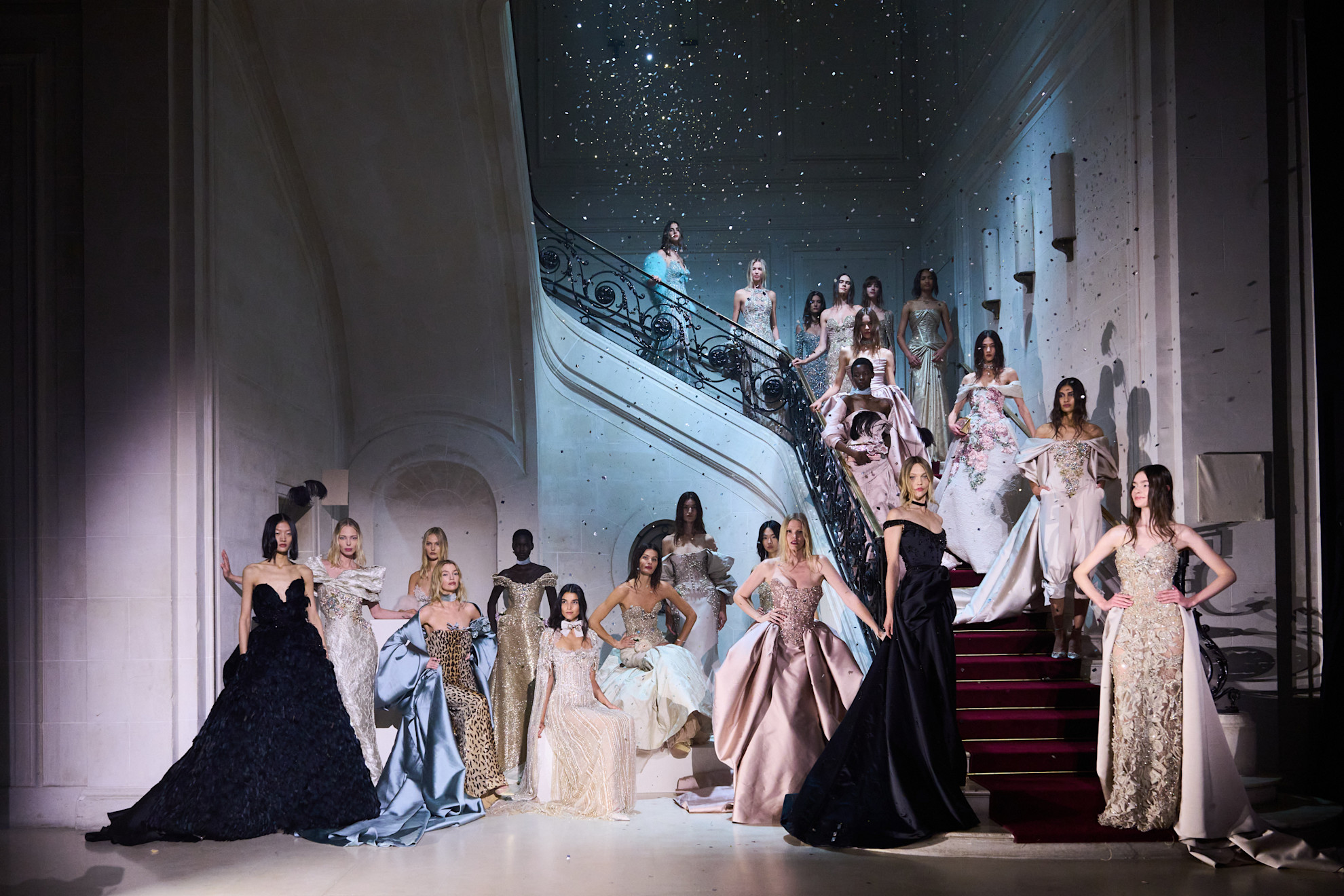 ختام عرض ايلي صعب للهوت كوتور لموسم خريف 2025