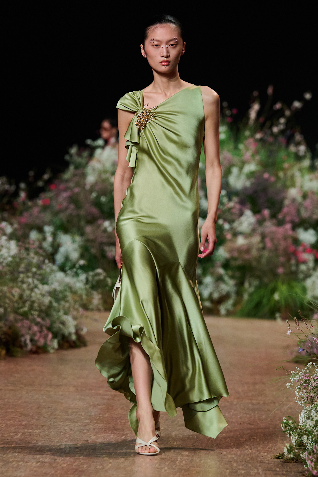 من مجموعة Elie Saab ربيع و صيف  2027 للملابس الجاهزة