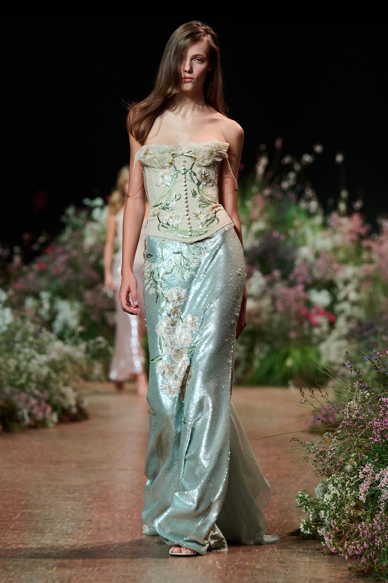 من مجموعة Elie Saab ربيع و صيف  2027 للملابس الجاهزة