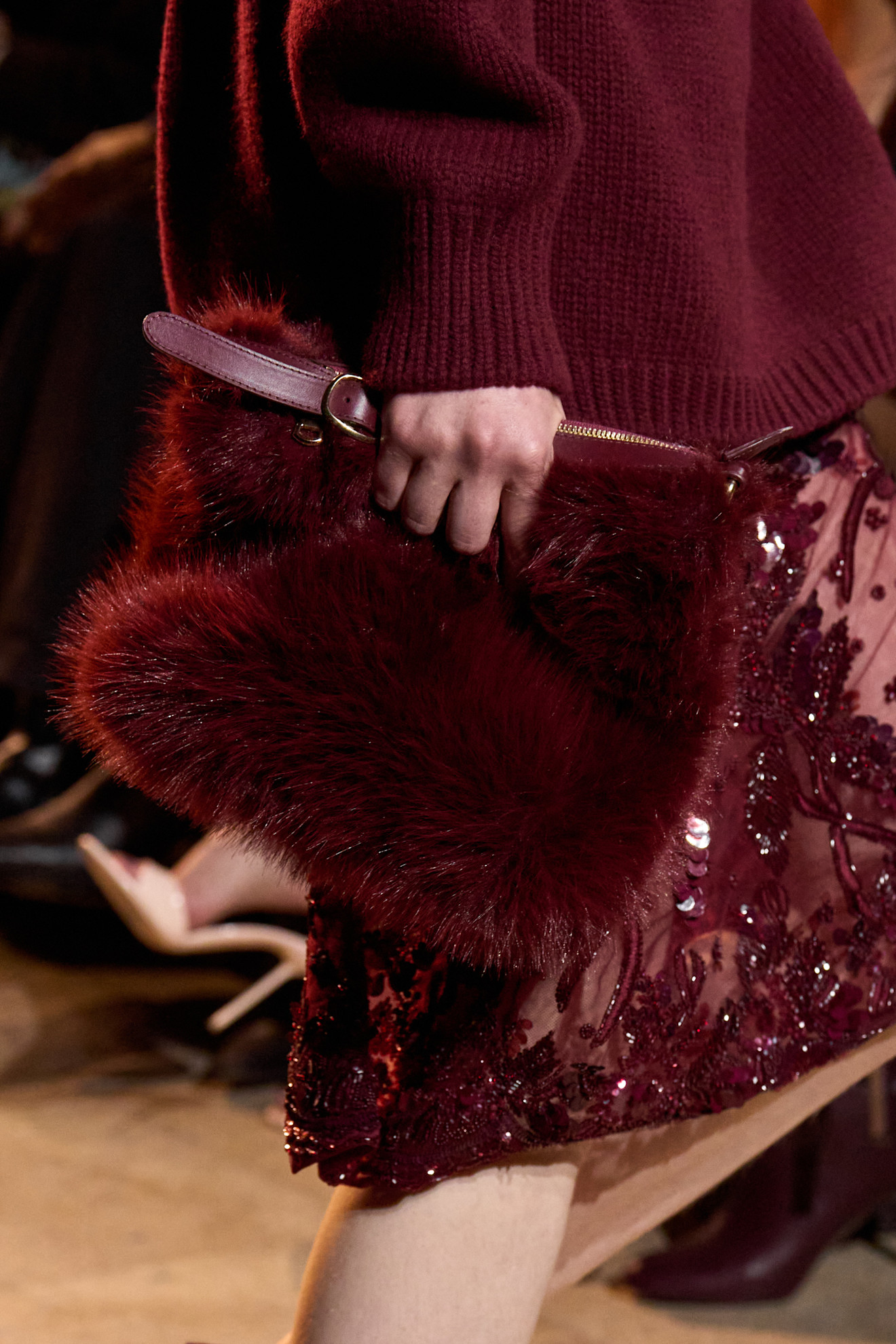 الحقيبة البرغندي صيحة شتاء 2026