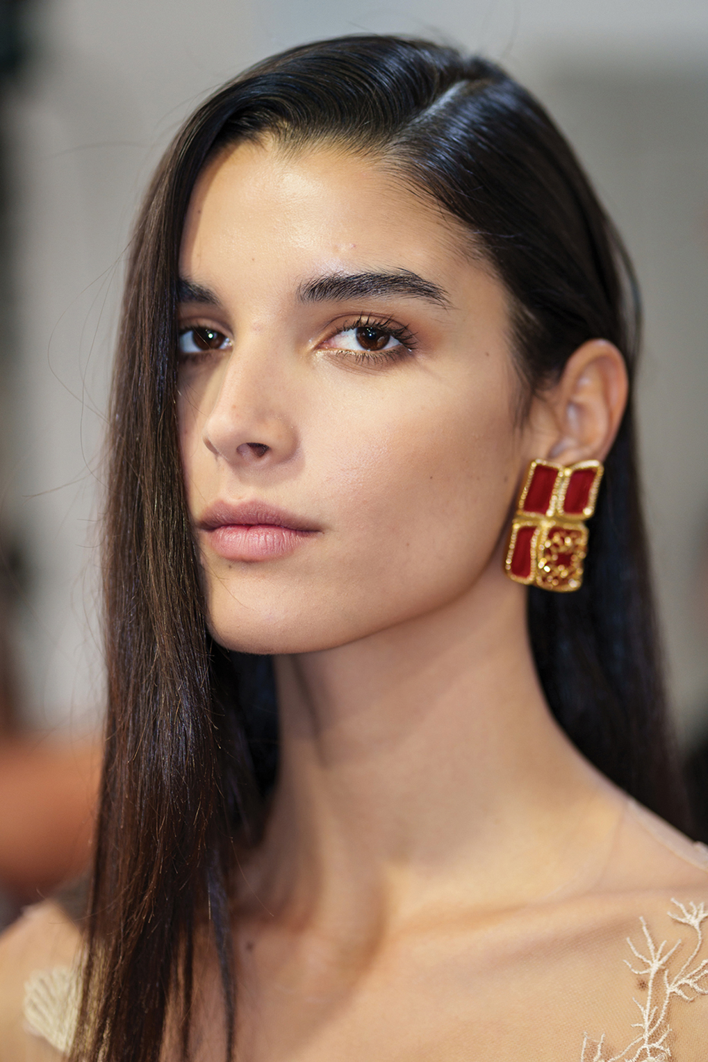 عارضة دار Elie Saab