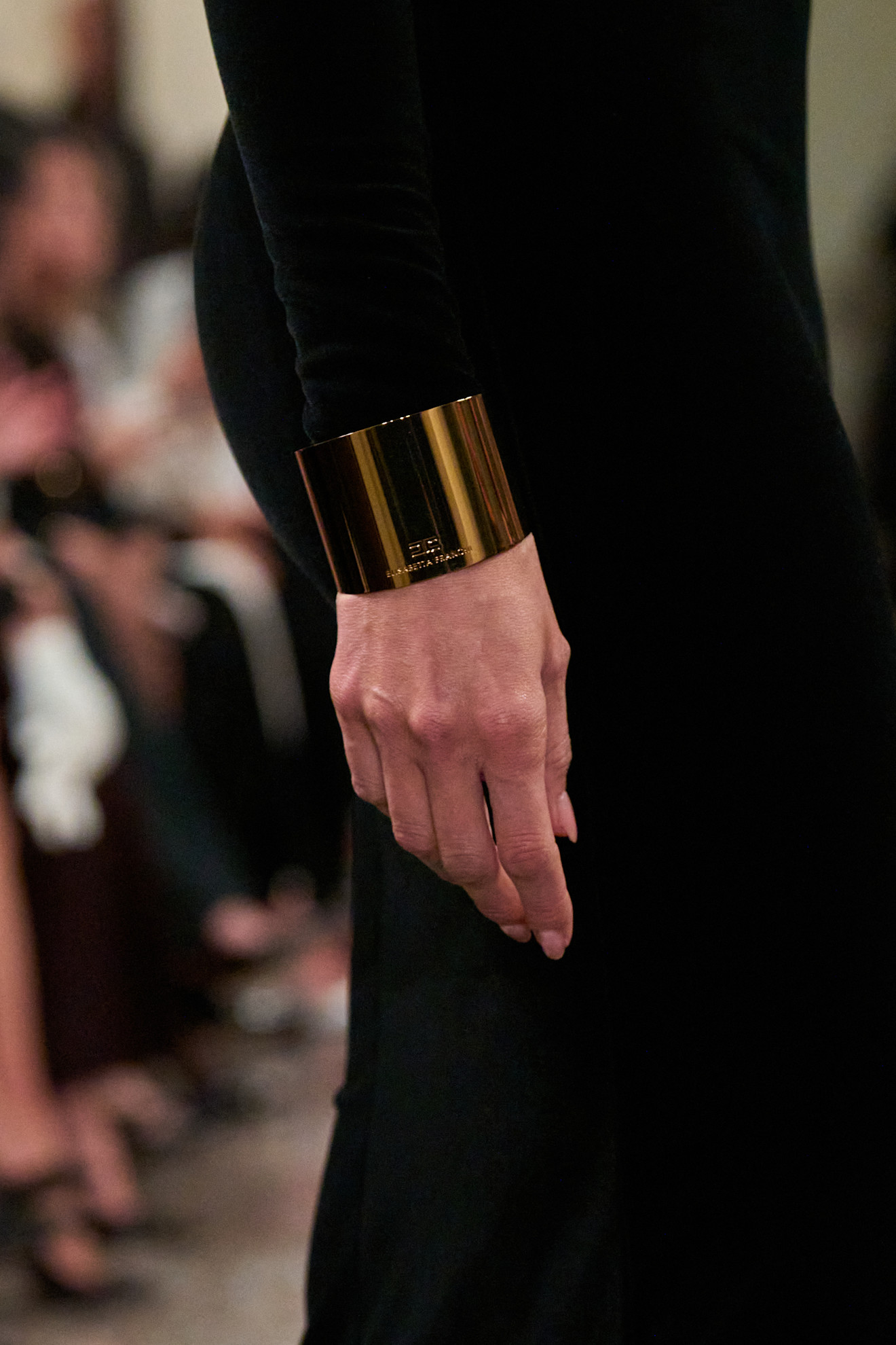 Elisabetta Franchi أساور ذهبية مميزة من