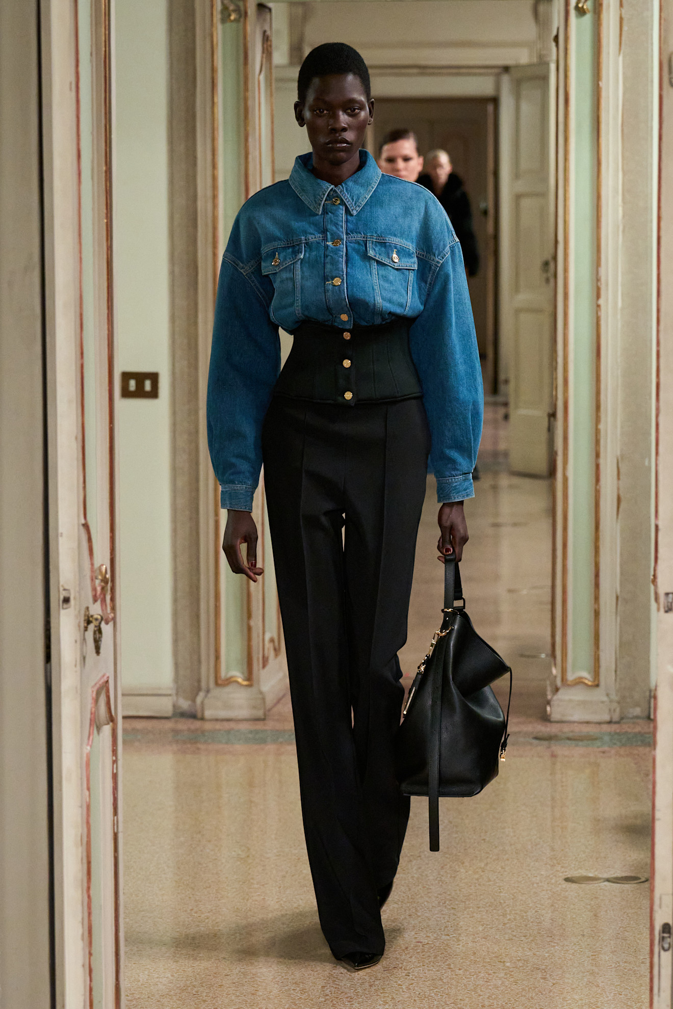 إطلالات كلاسيكية لعام 2026