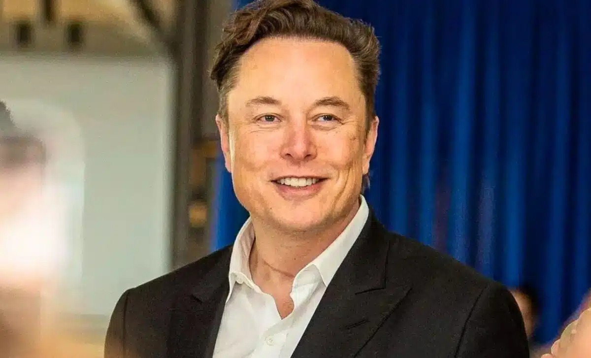إيلون ماسك يحقق رقمًا قياسًا ويقترب من لقب "تريليونير"