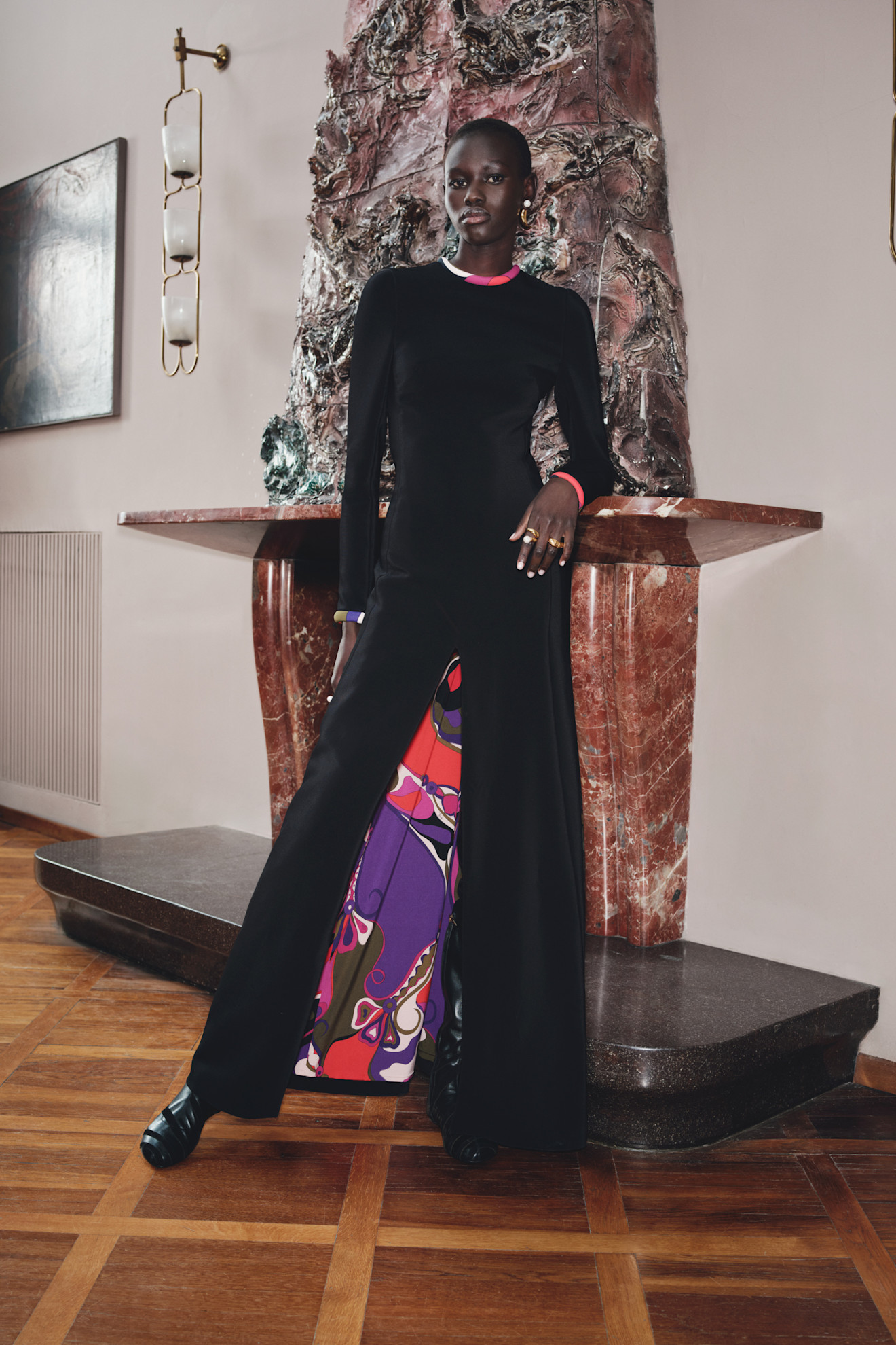 Emilio Pucciإطلالة أحادية باللون الأسود من