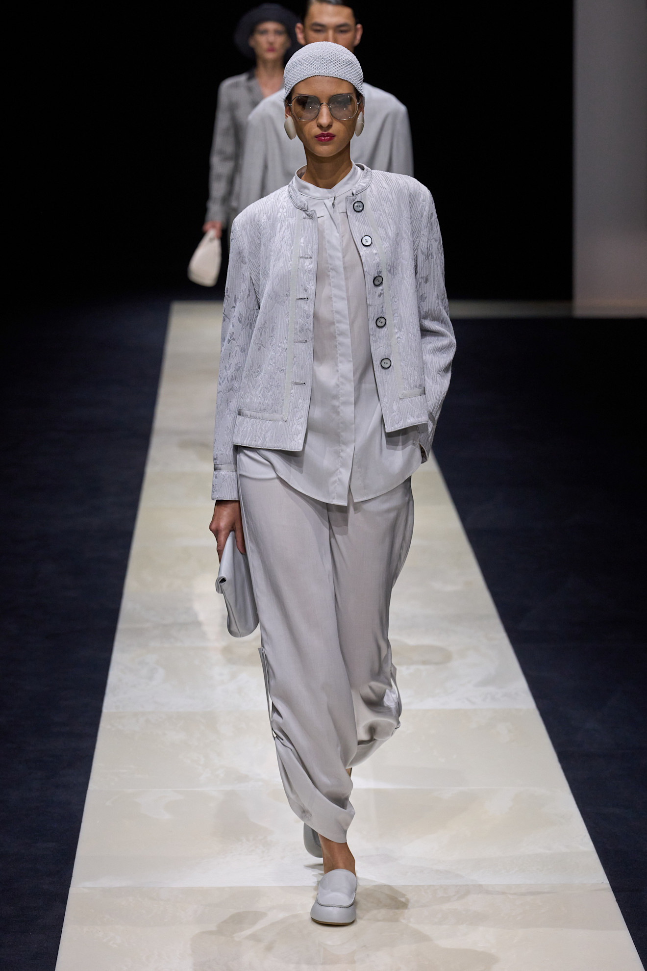 Emporio Armani أشرطة أضيفت إلى تصاميم سراويل