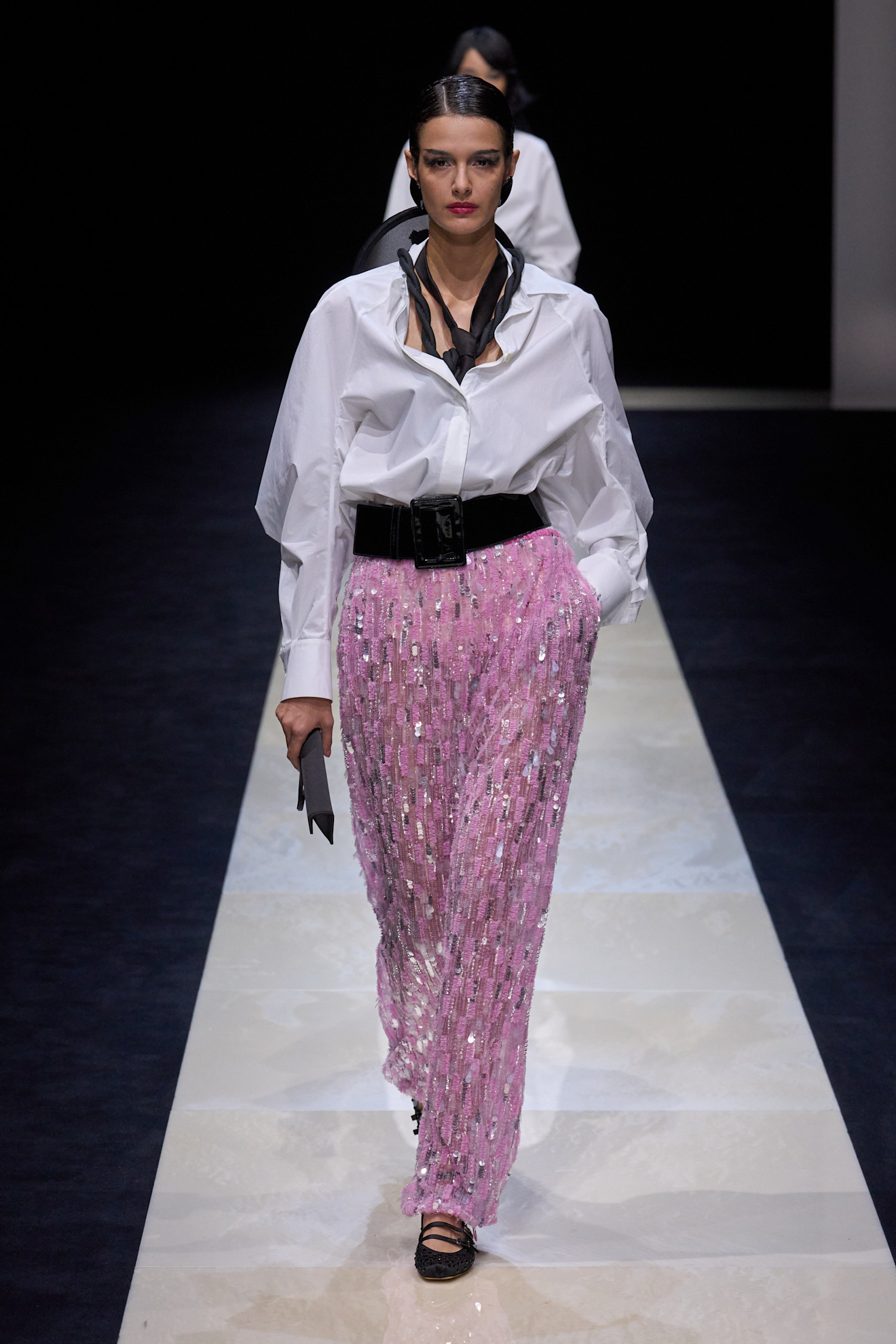 البناطيل اللامعة من الترتر من Emporio Armani