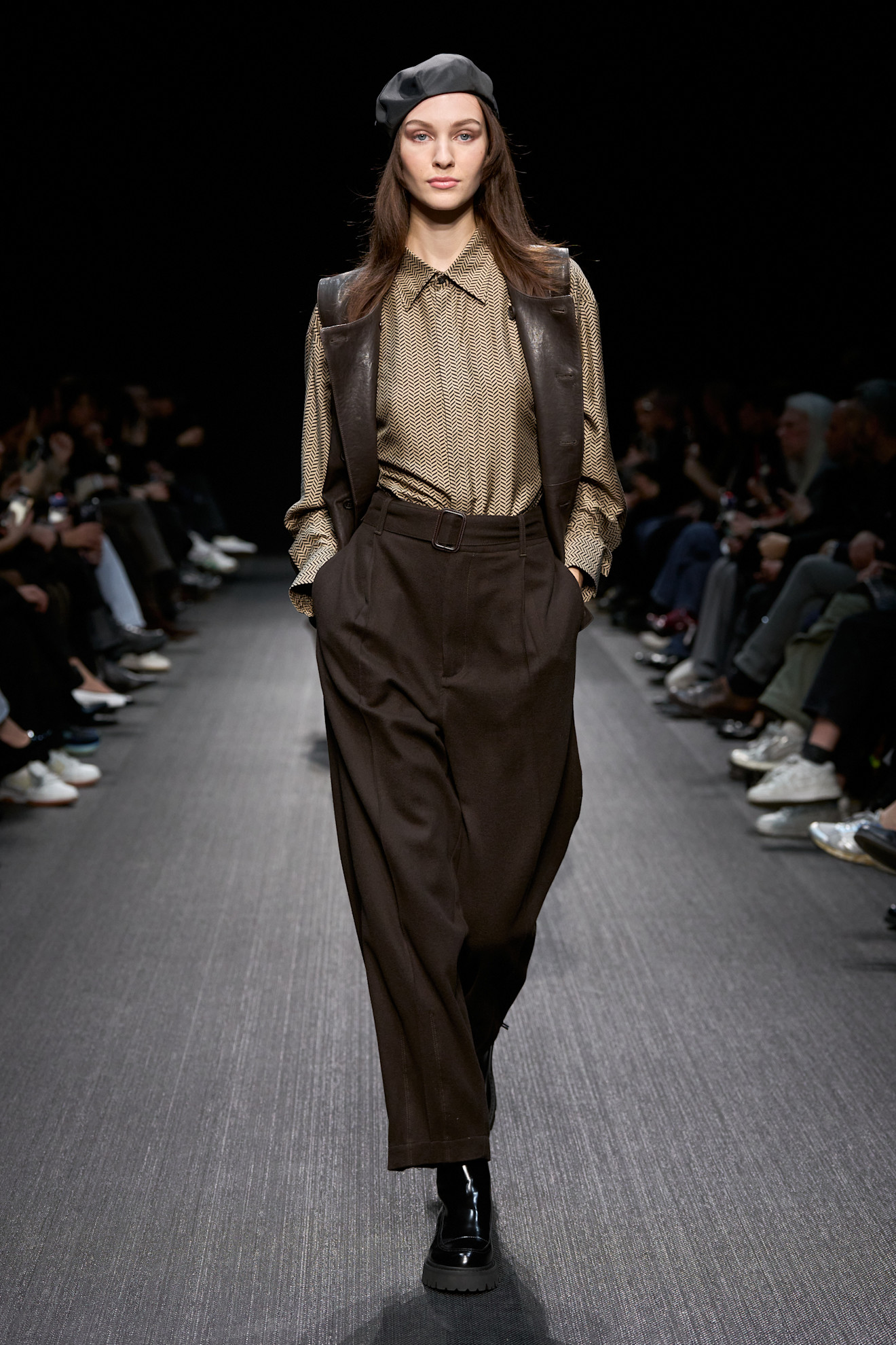 Emporio Armani جيليه جلد قصيرة من