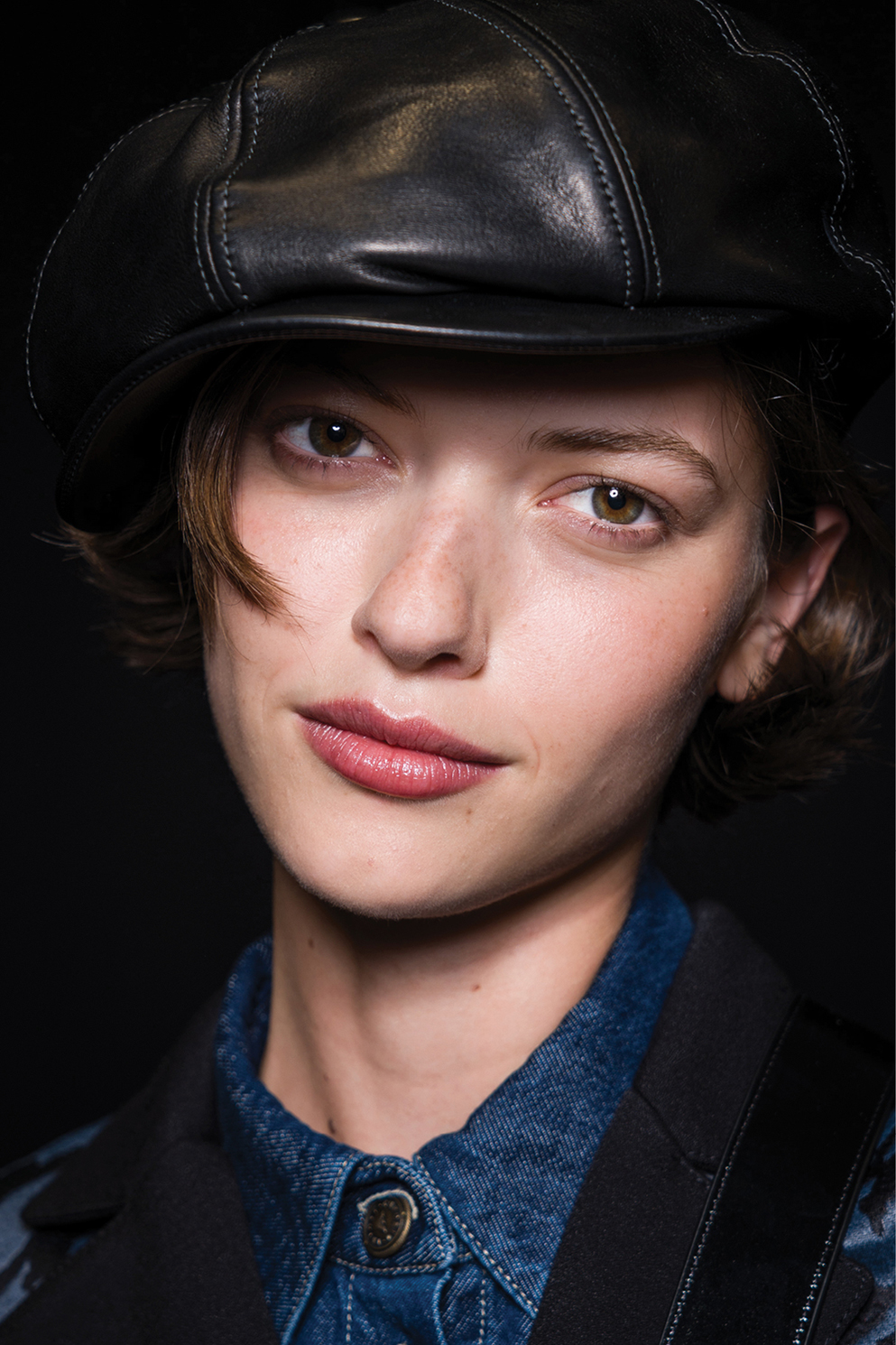 عارضة دار Emporio Armani