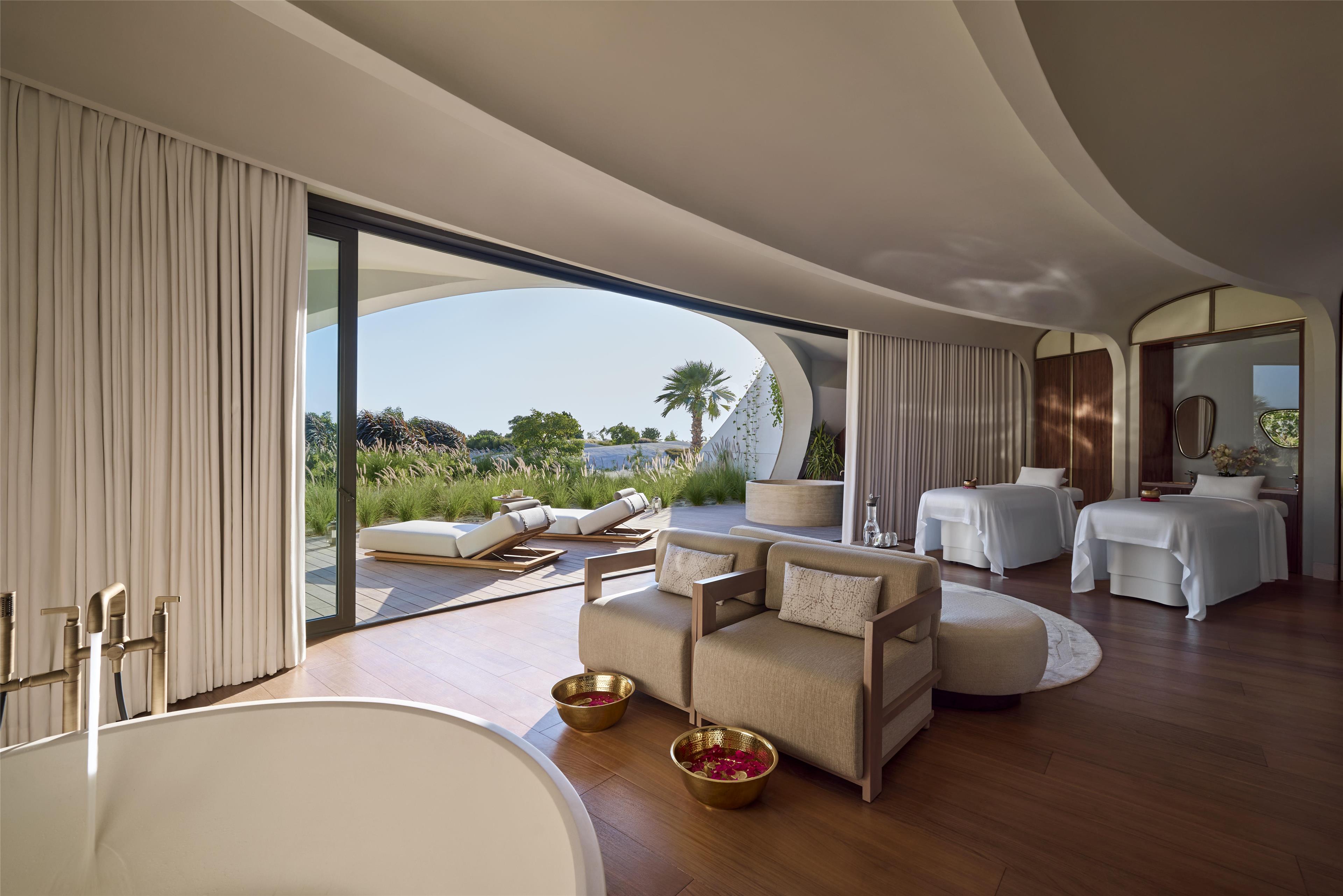 تجارب استثنائية بين البحر والجبل في شيبارة وديزرت روك