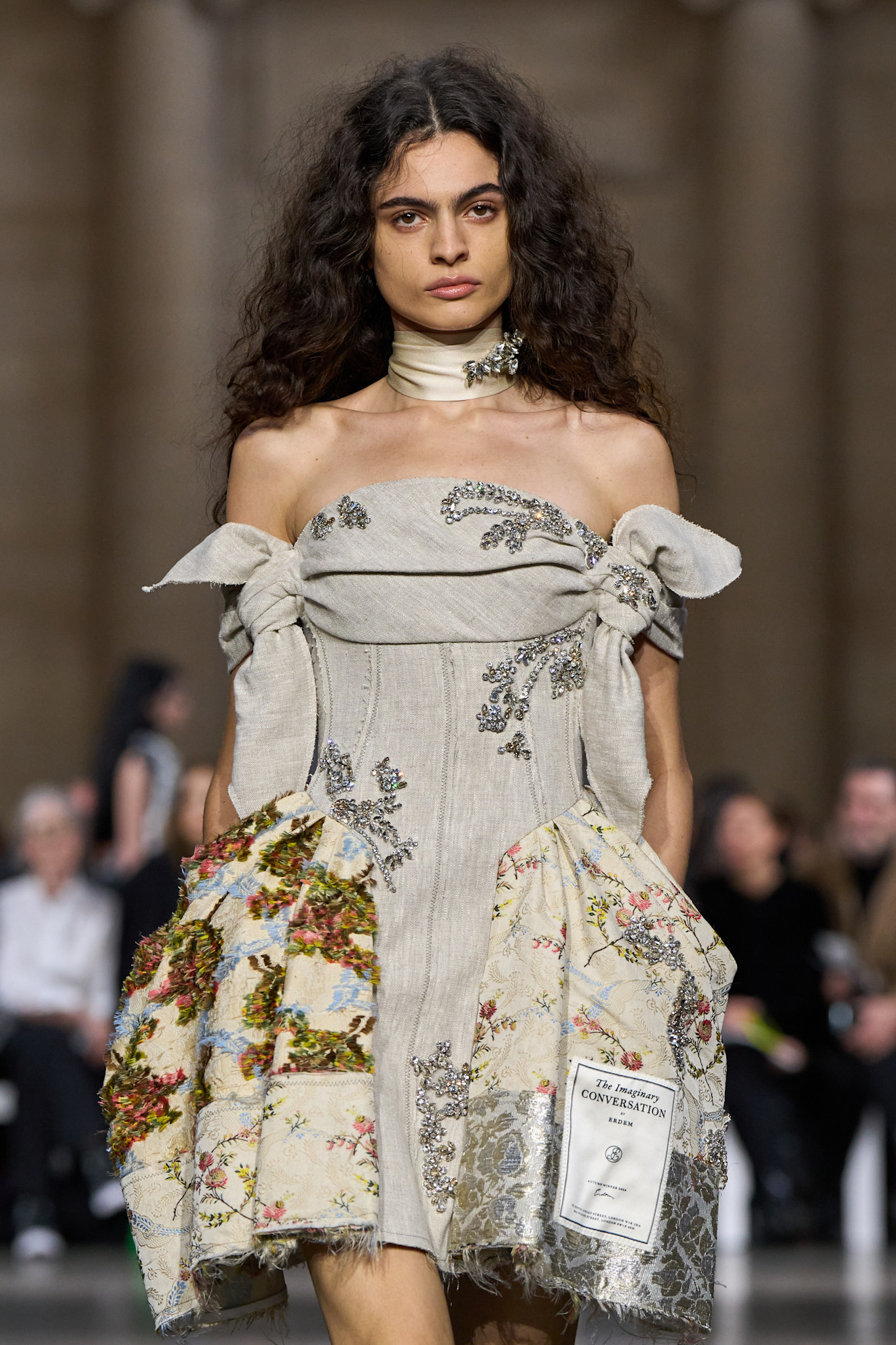 من مجموعة Erdem خريف و شتاء 2026 للملابس الجاهزة