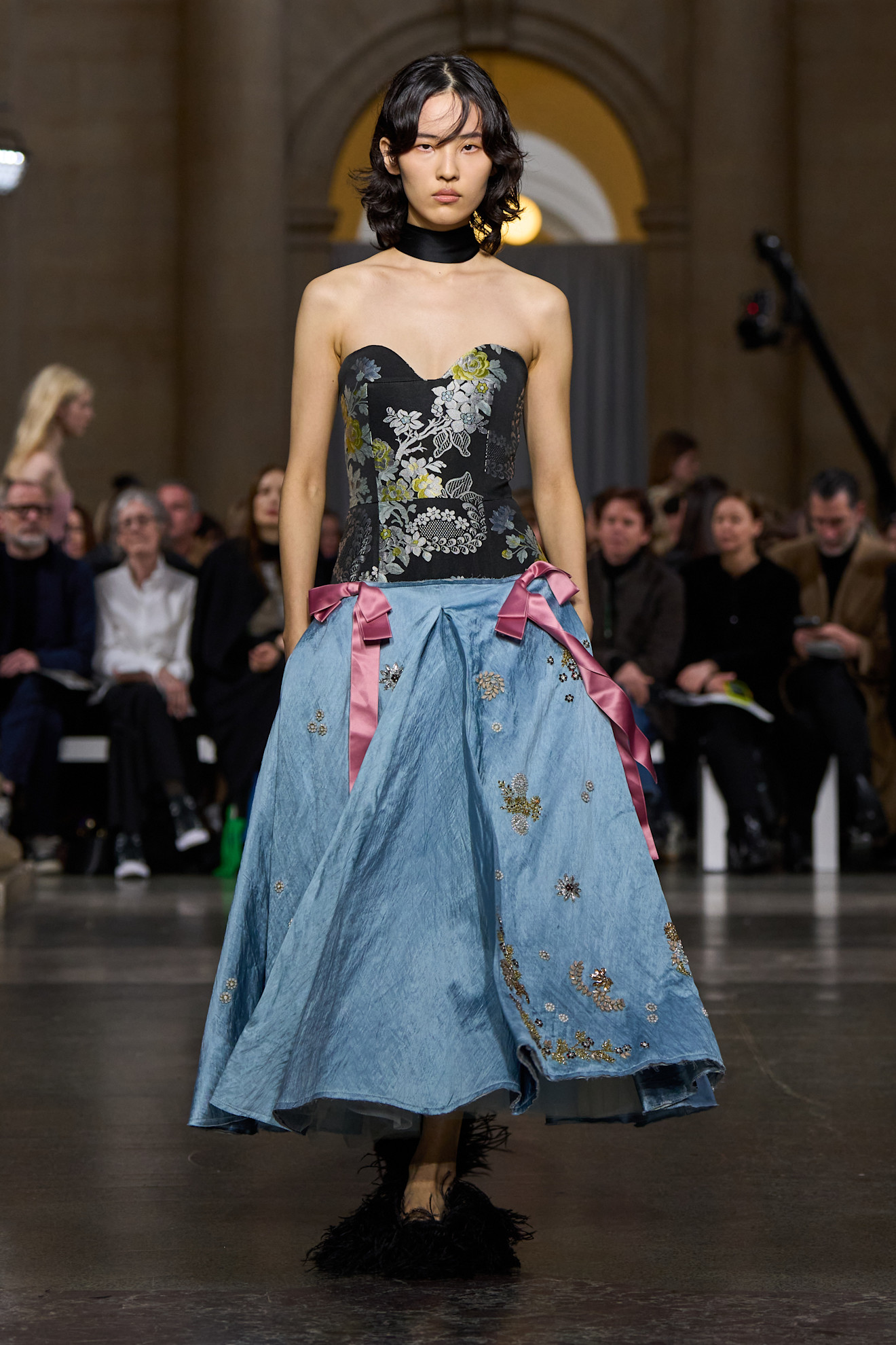 من مجموعة Erdem خريف و شتاء 2026 للملابس الجاهزة