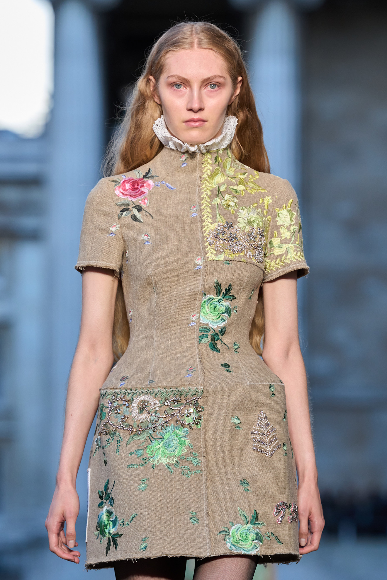 من مجموعة Erdem ربيع و صيف 2026 للملابس الجاهزة