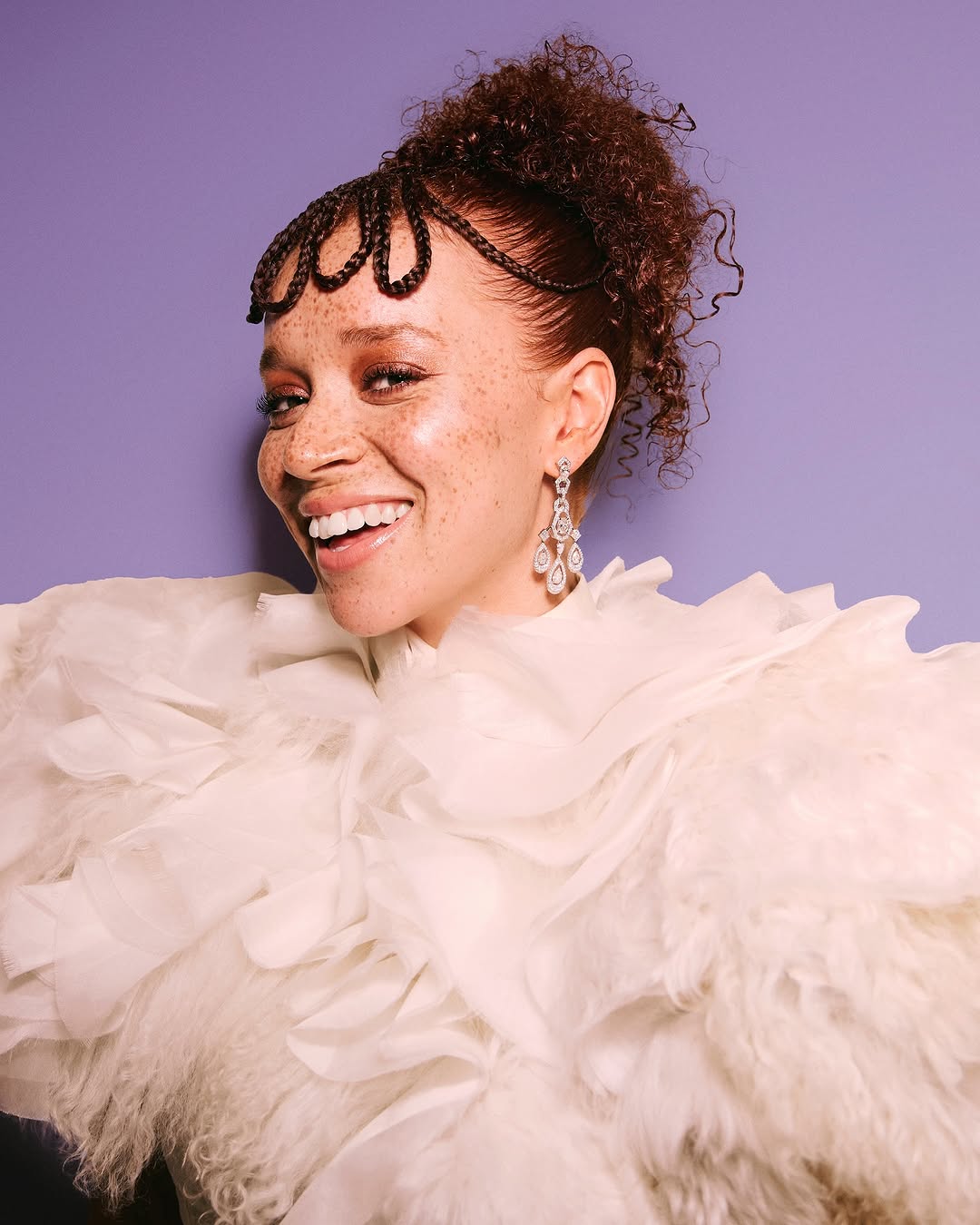 إطلالة Erin Kellyman بالكعكة الكيرلي