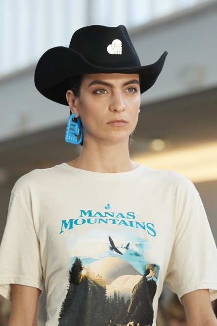 صيحات قبعات ربيع 2022 بأسلوب الـCowBoy
