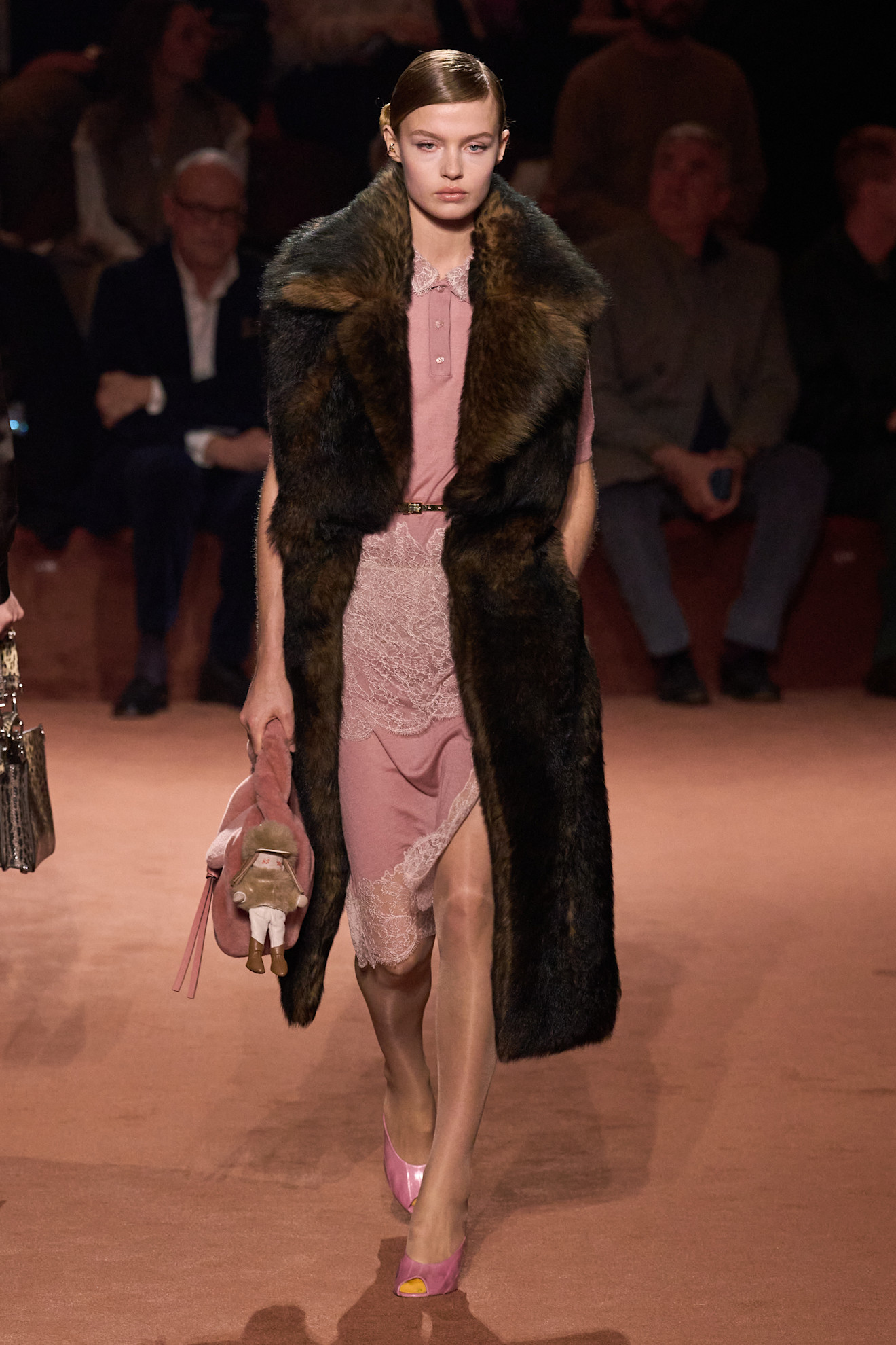 من عرض أزياء "فندي" Fendi